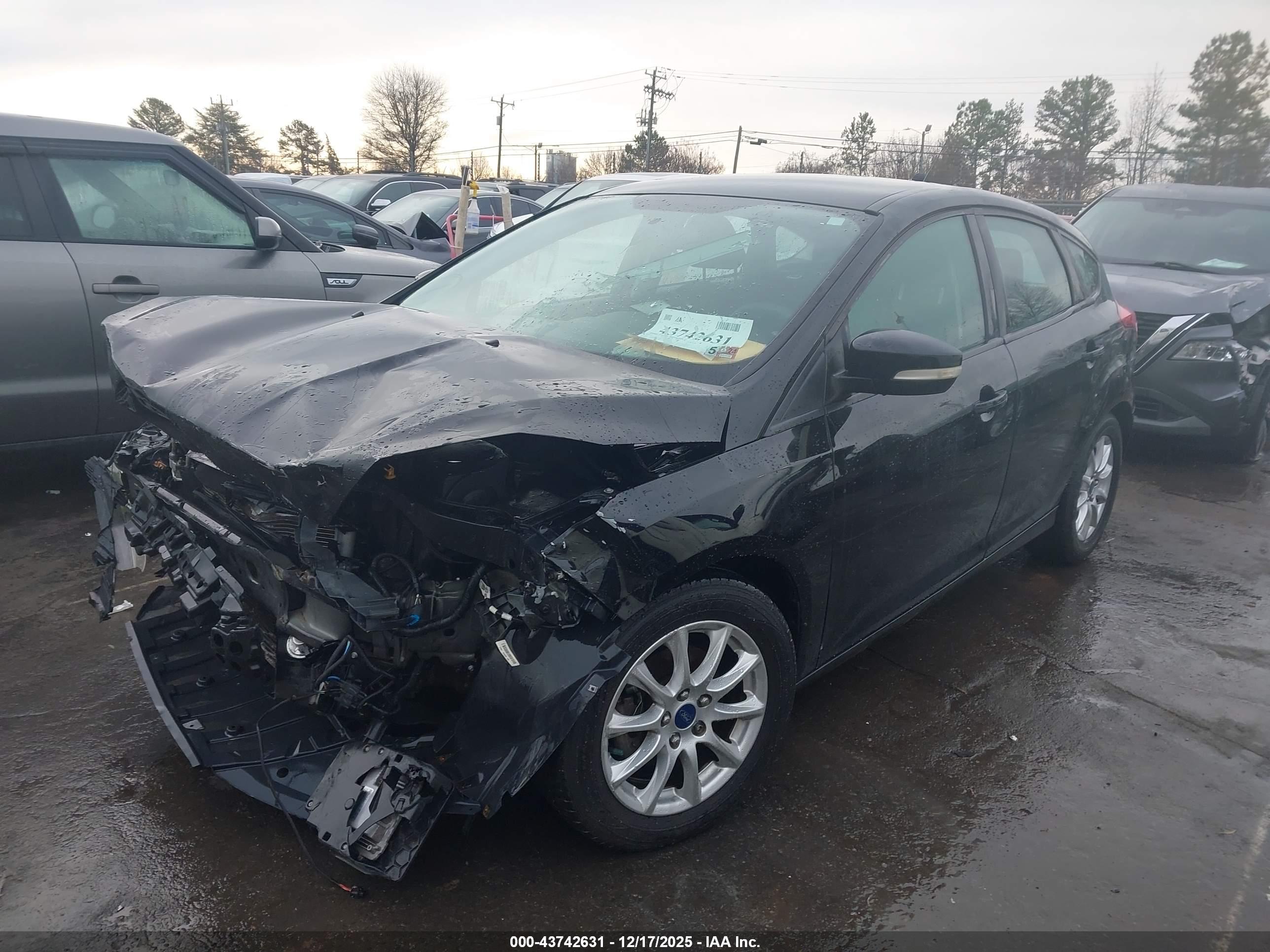 FORD FOCUS image 2