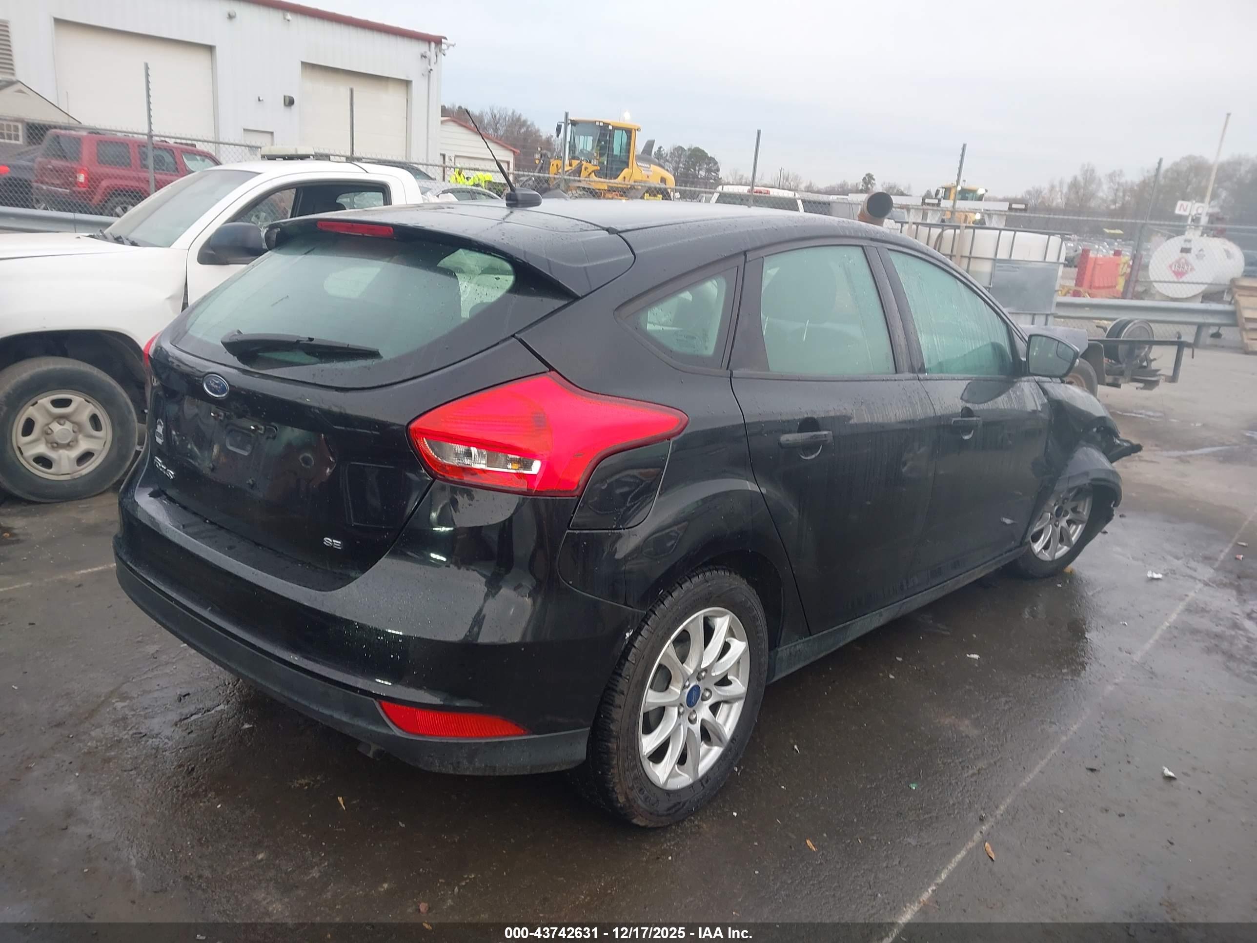FORD FOCUS image 4