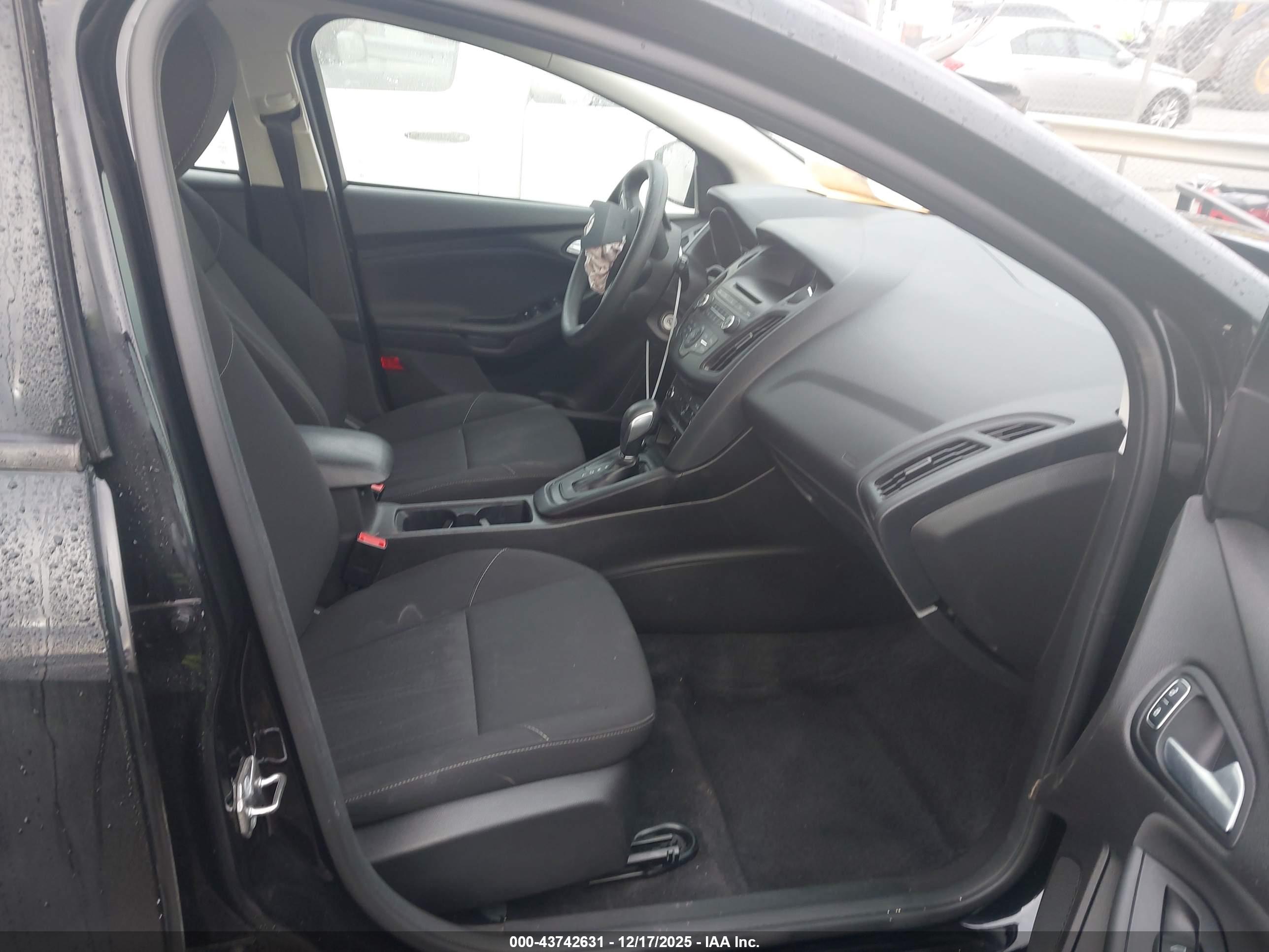 FORD FOCUS image 5