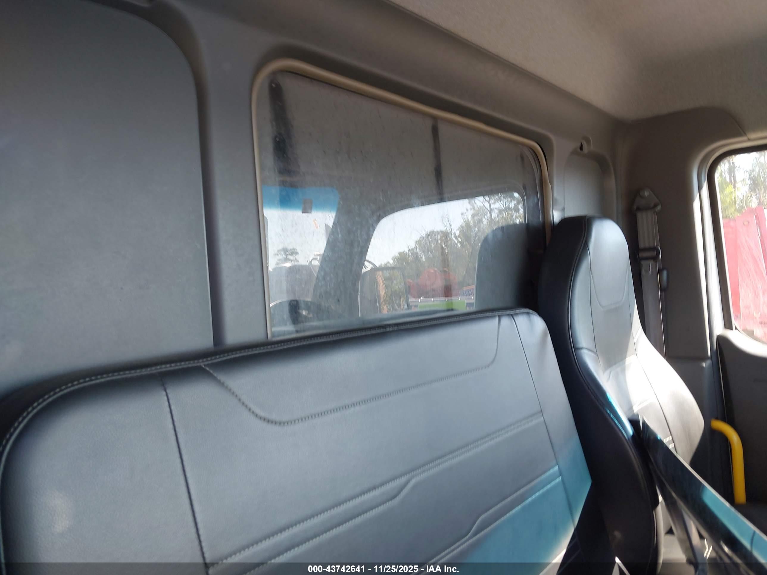 PETERBILT 536 image 8