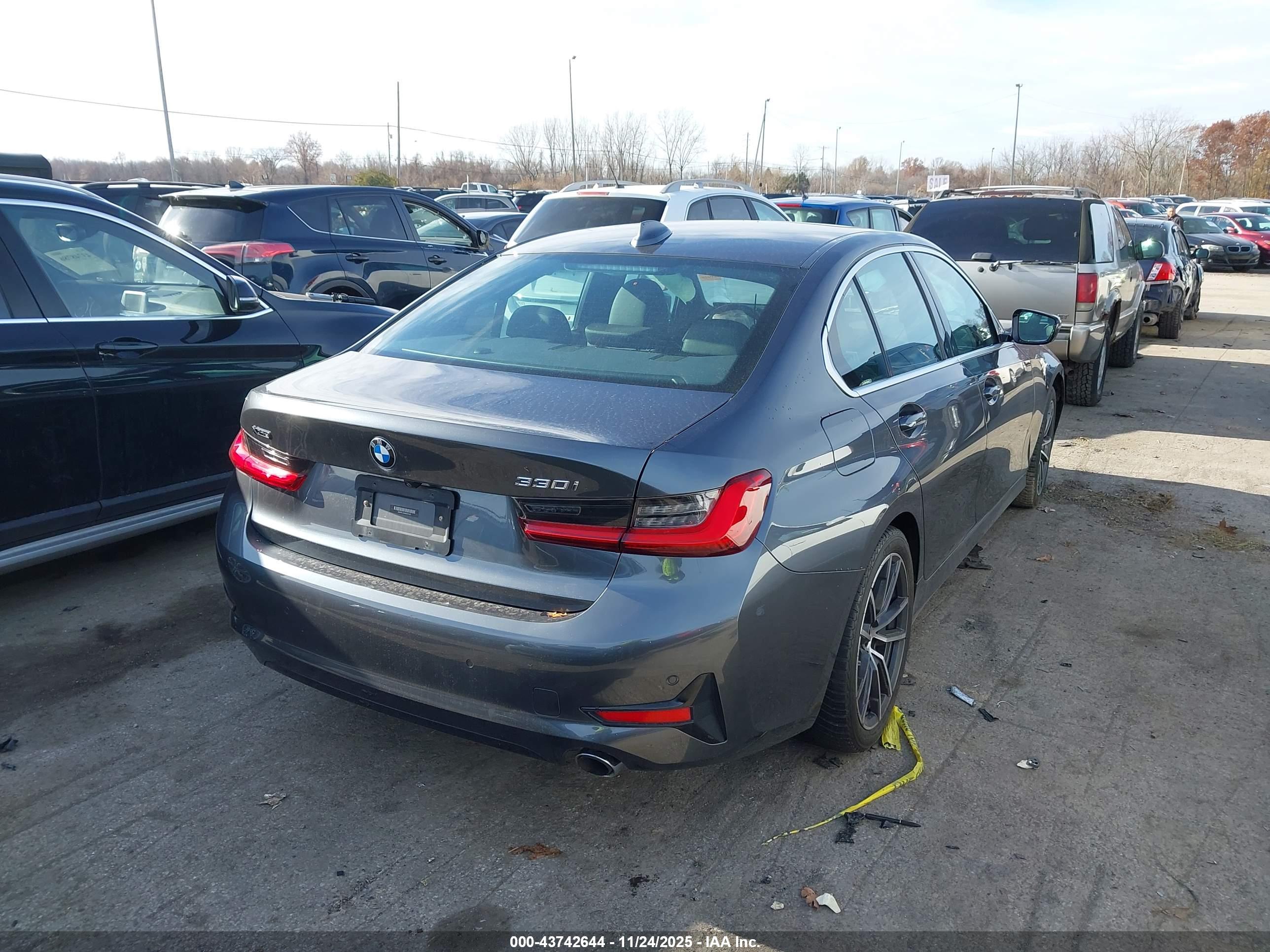 BMW 330I image 4