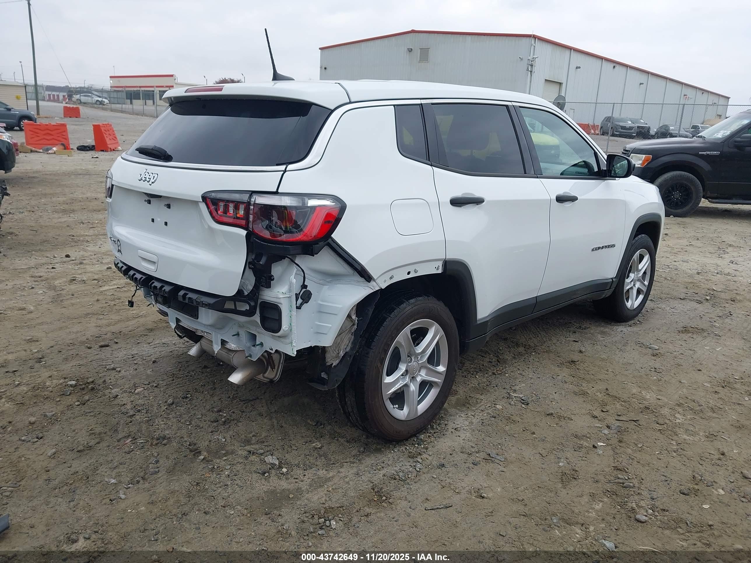 JEEP COMPASS image 4