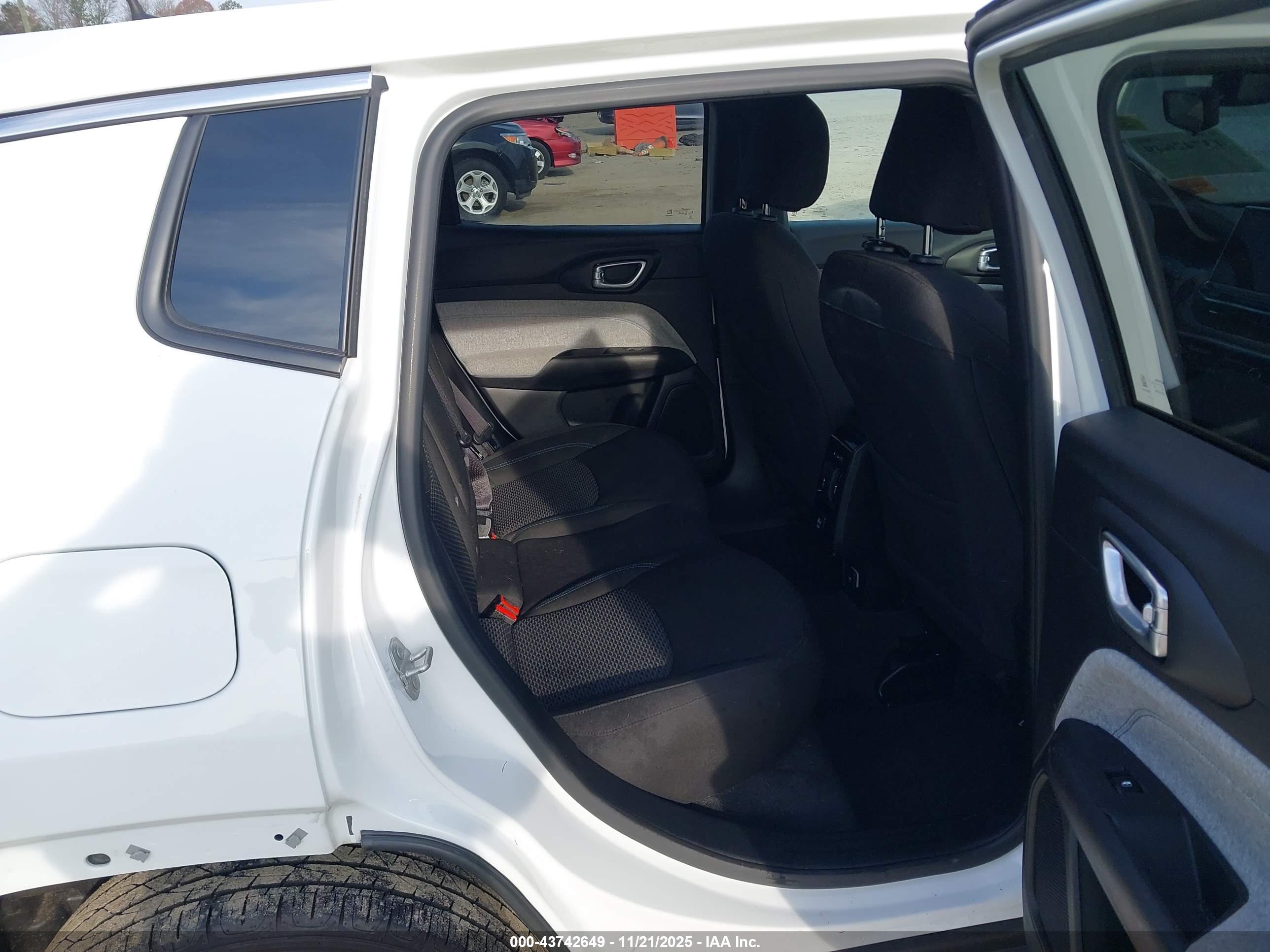 JEEP COMPASS image 8