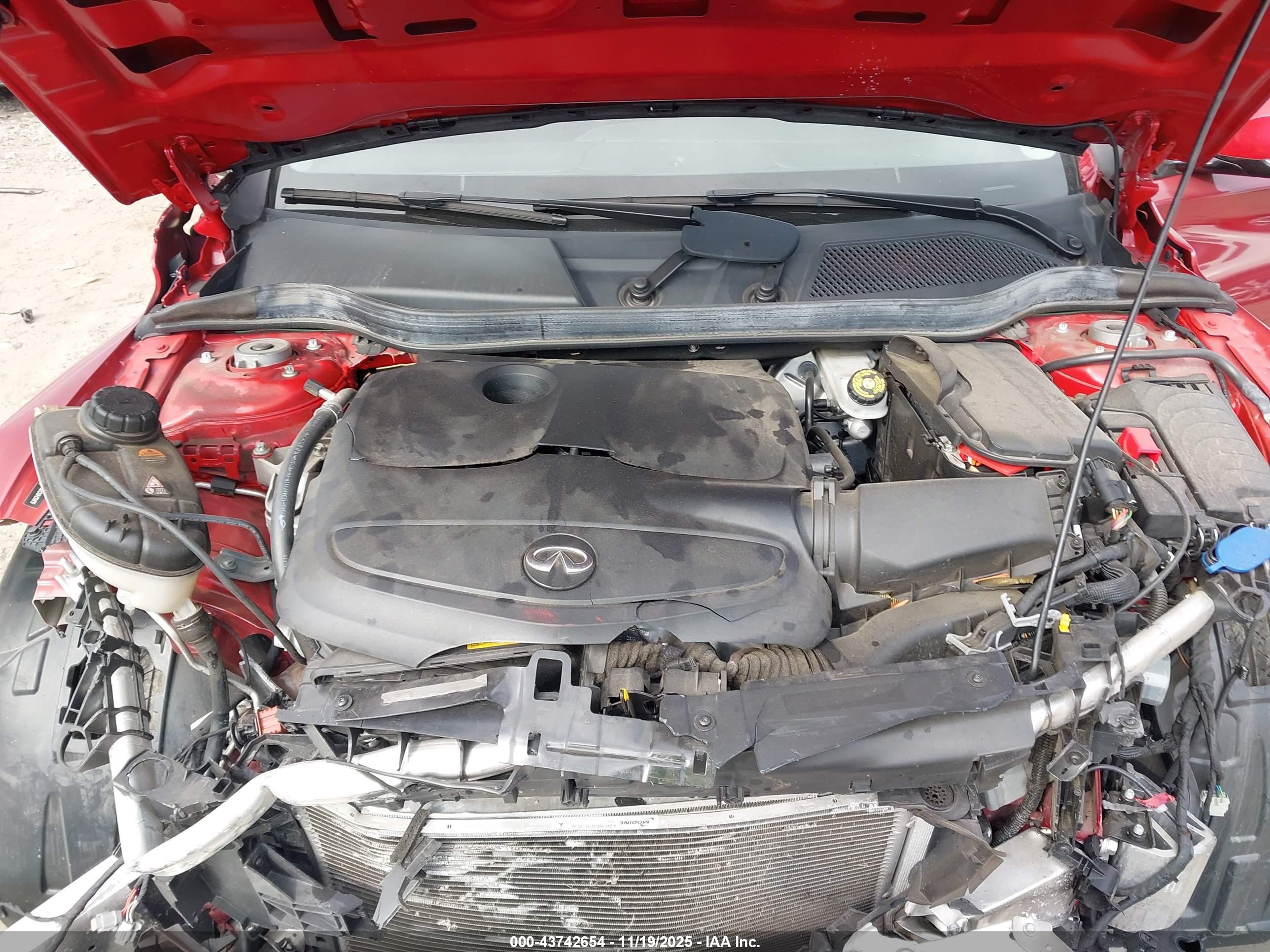 INFINITI QX30 image 10