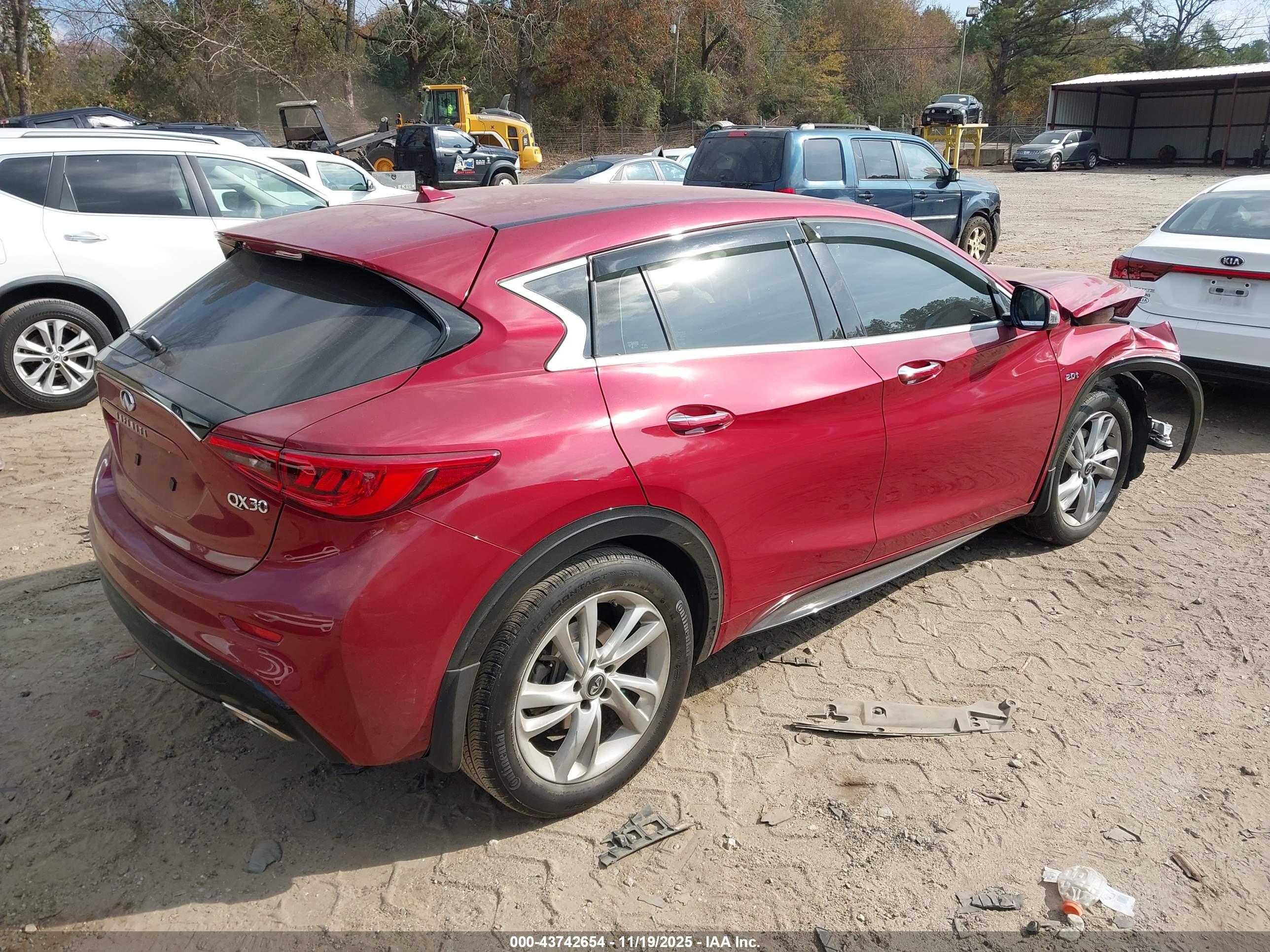 INFINITI QX30 image 4
