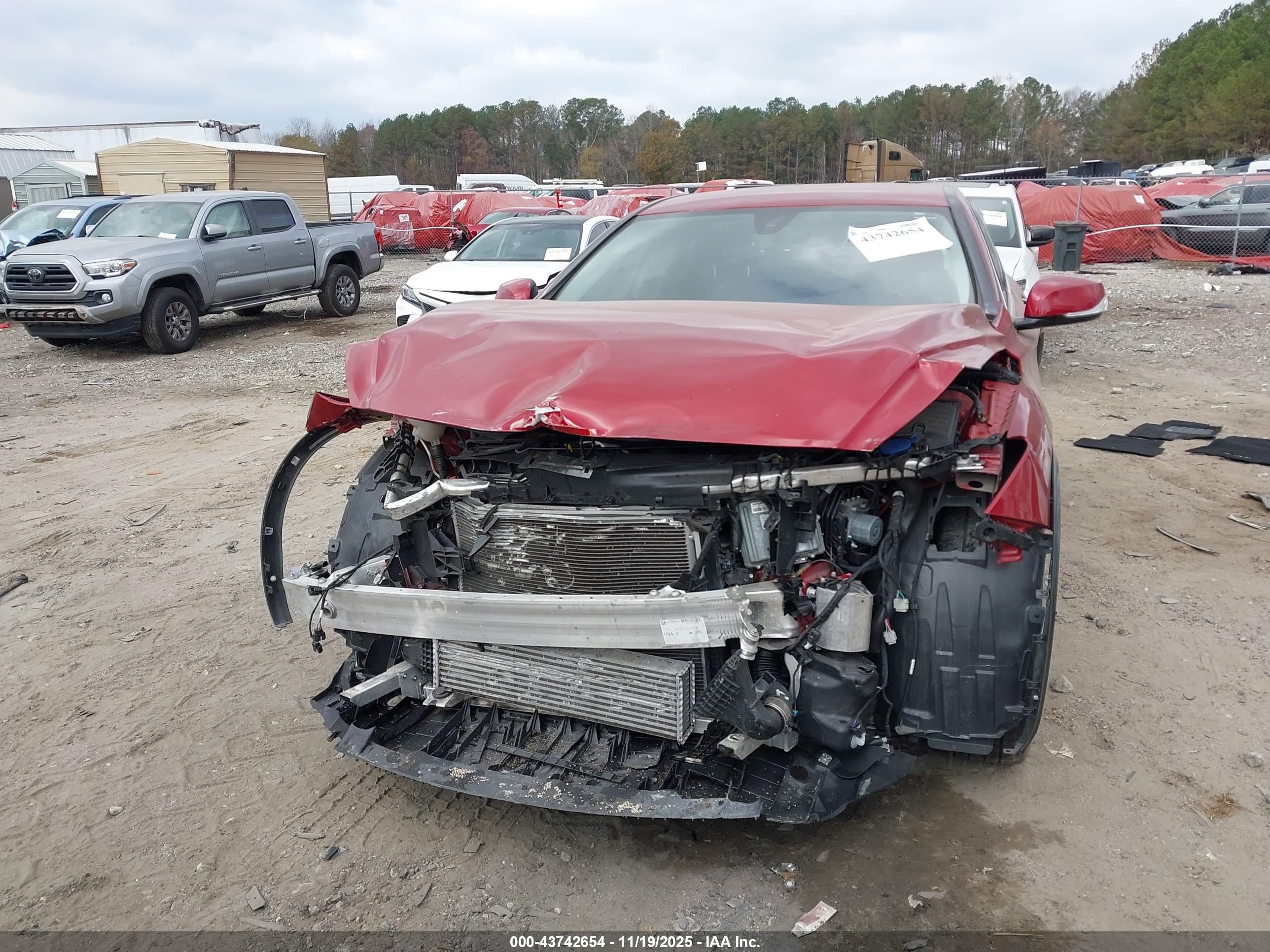 INFINITI QX30 image 6