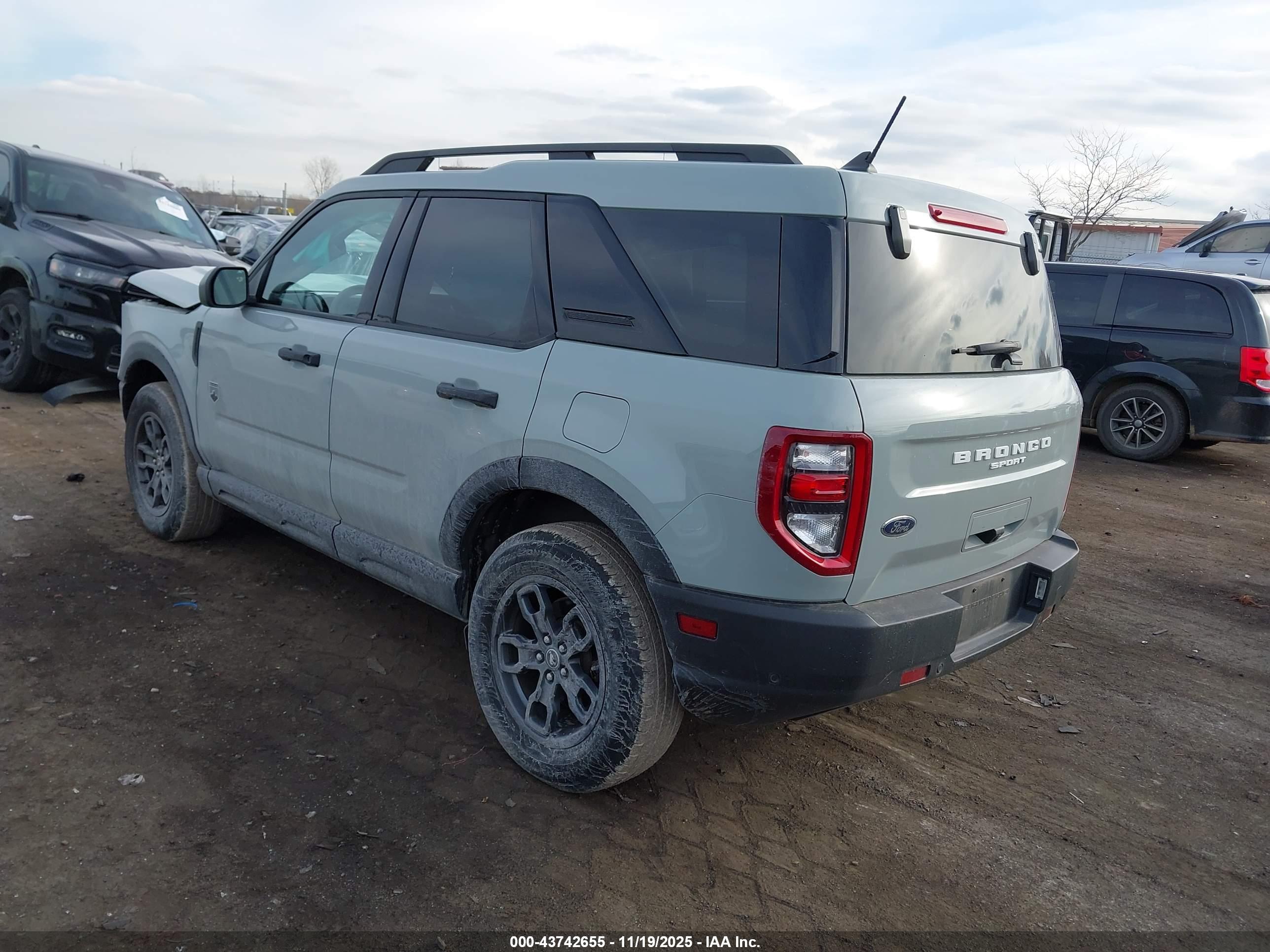 FORD BRONCO image 3
