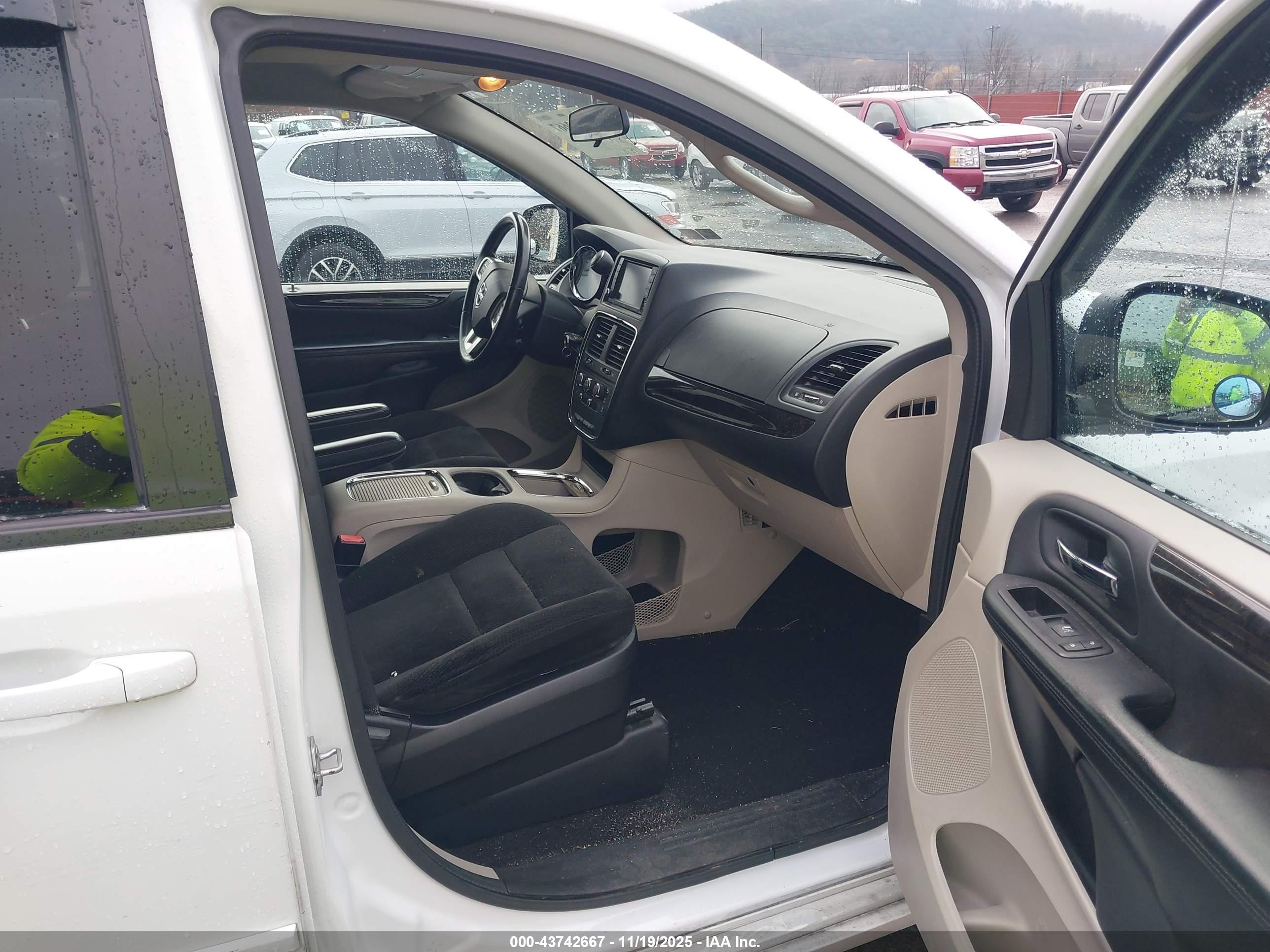 DODGE GRAND image 5