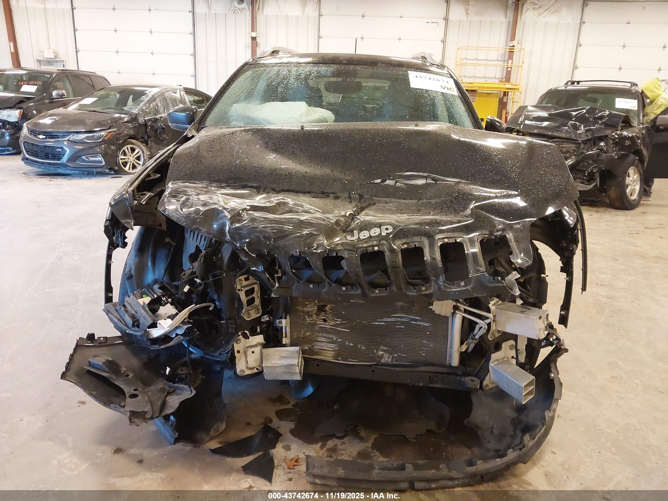 JEEP CHEROKEE image 6