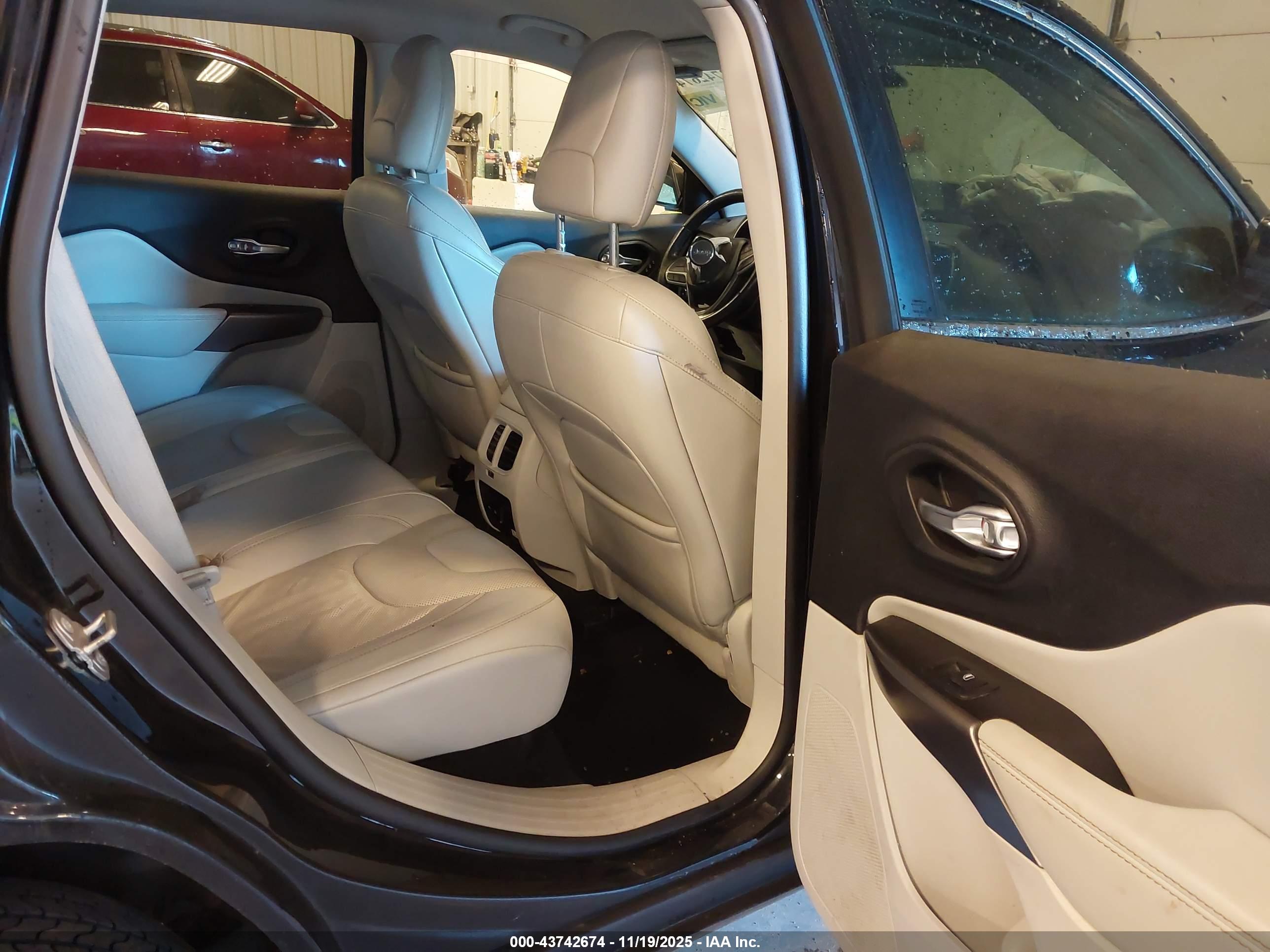 JEEP CHEROKEE image 8