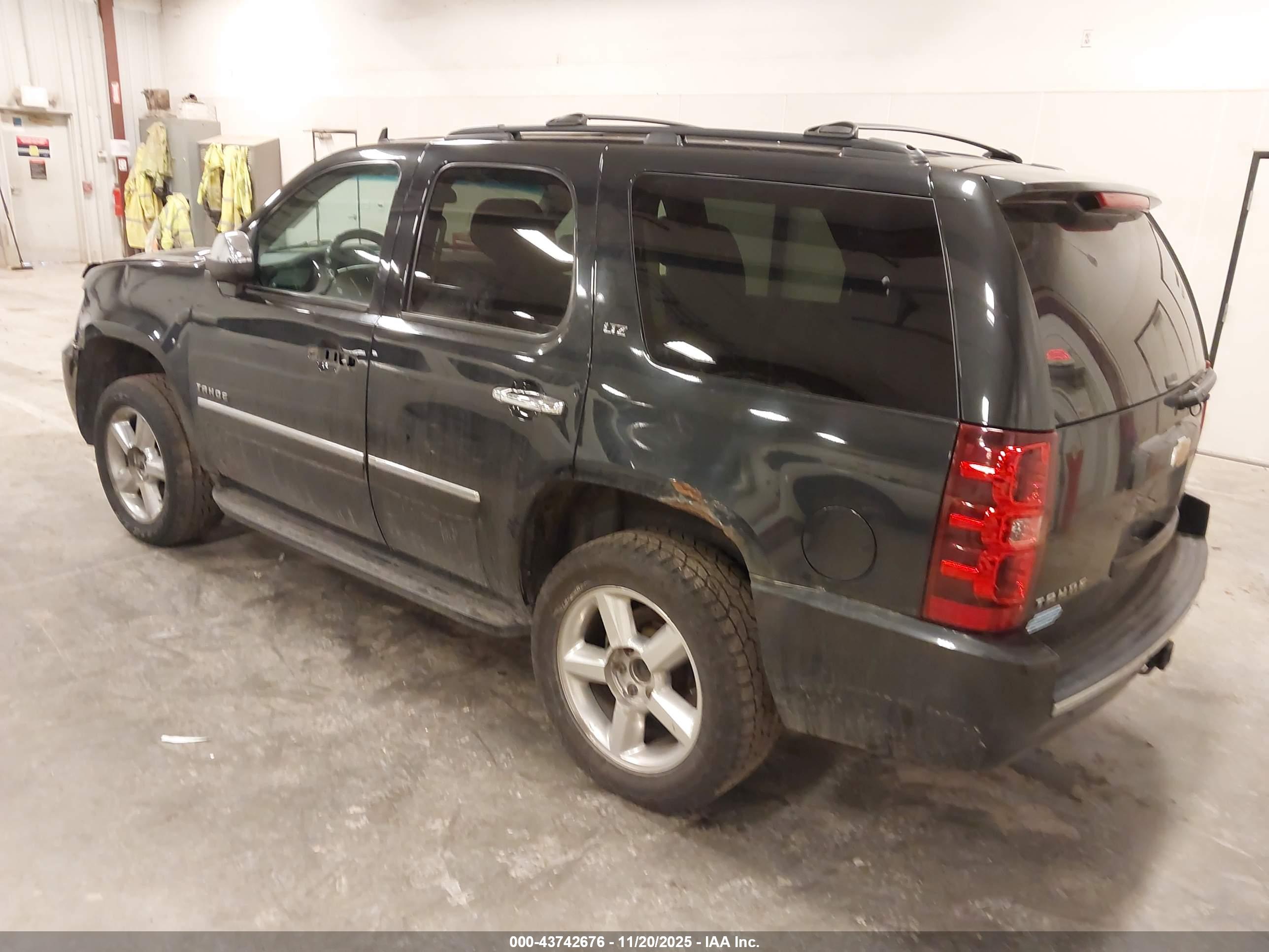 CHEVROLET TAHOE image 3