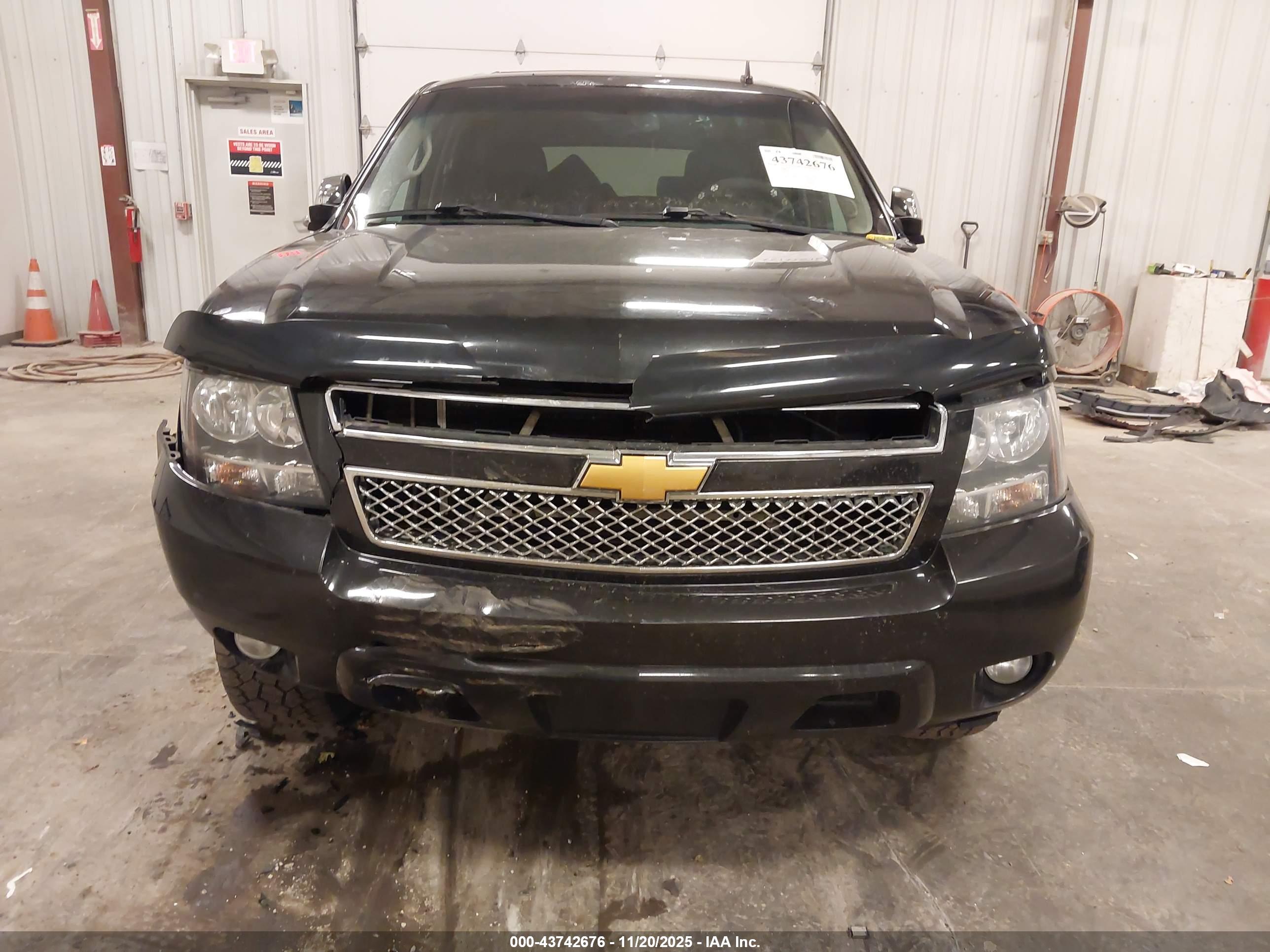 CHEVROLET TAHOE image 6