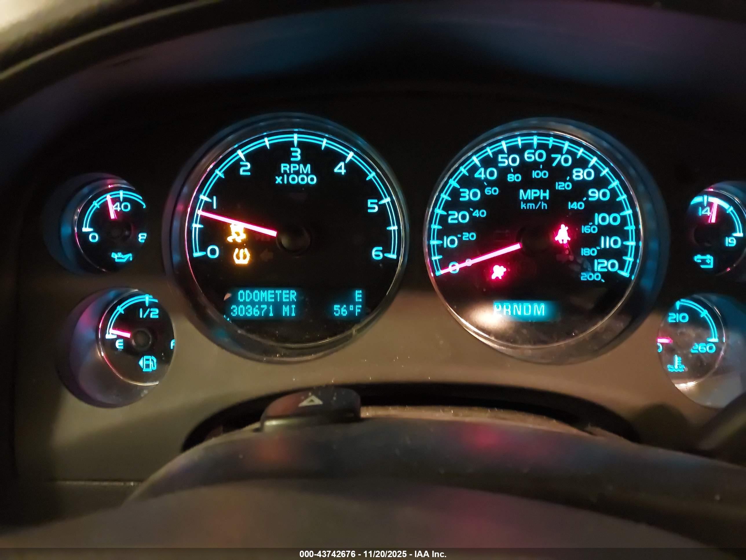 CHEVROLET TAHOE image 7