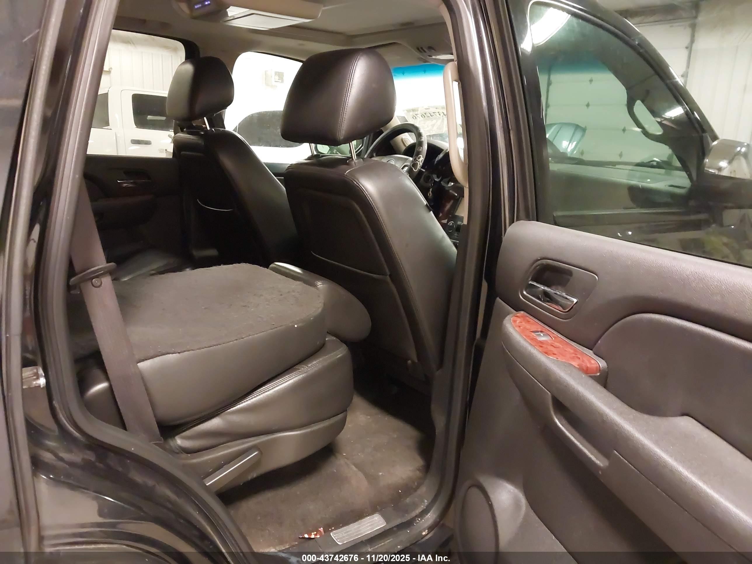 CHEVROLET TAHOE image 8