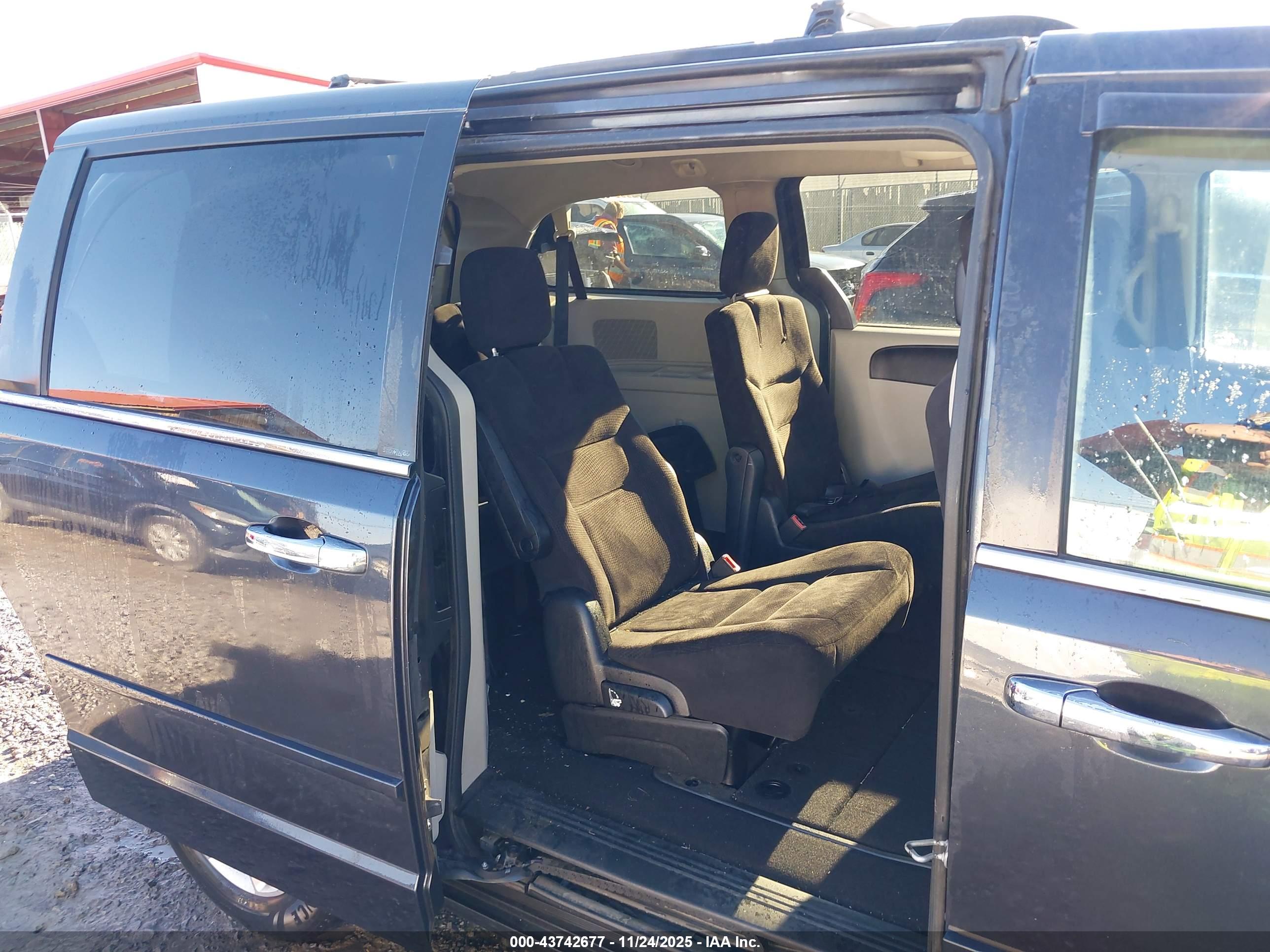 DODGE GRAND image 8