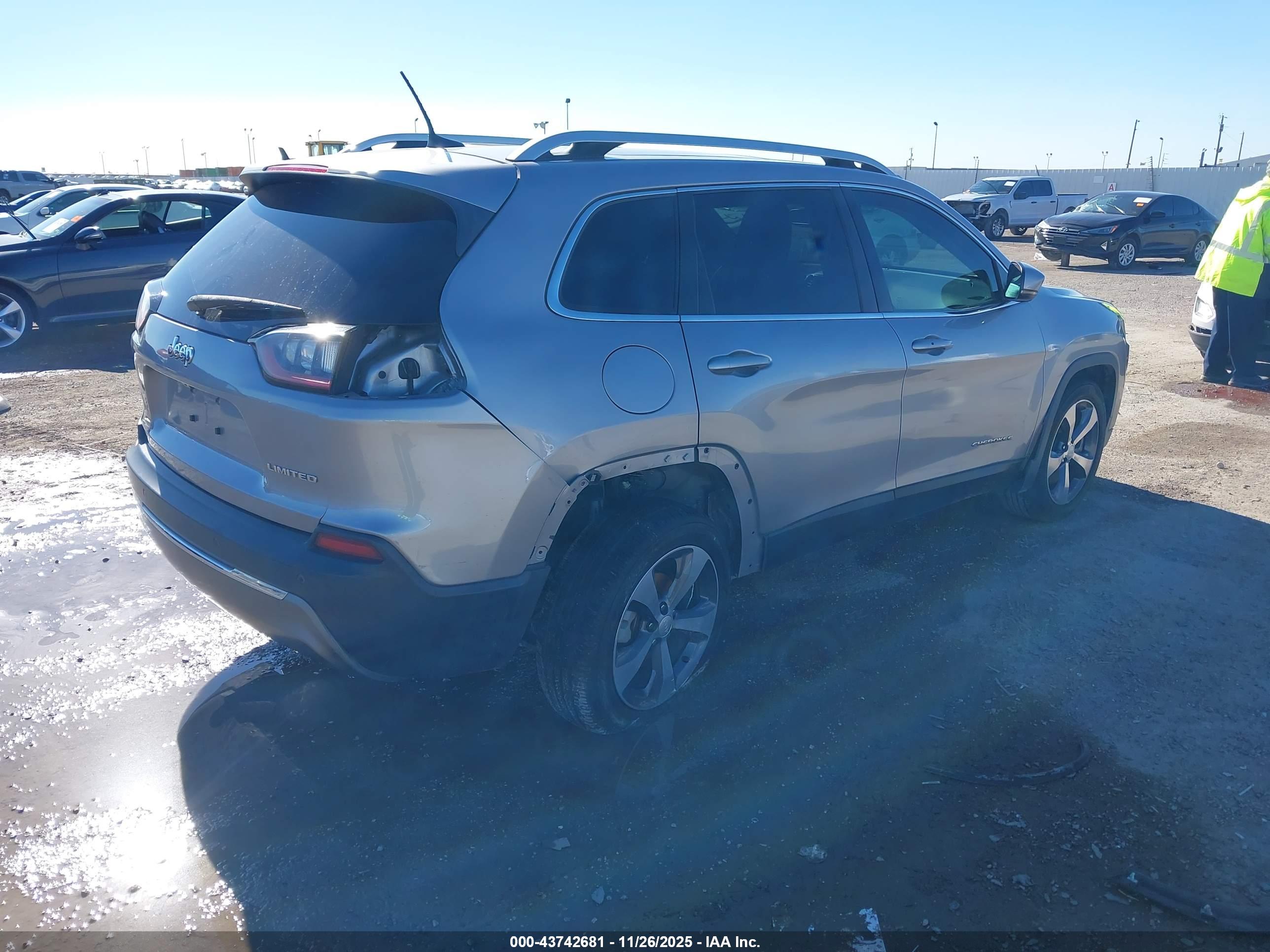 JEEP CHEROKEE image 4