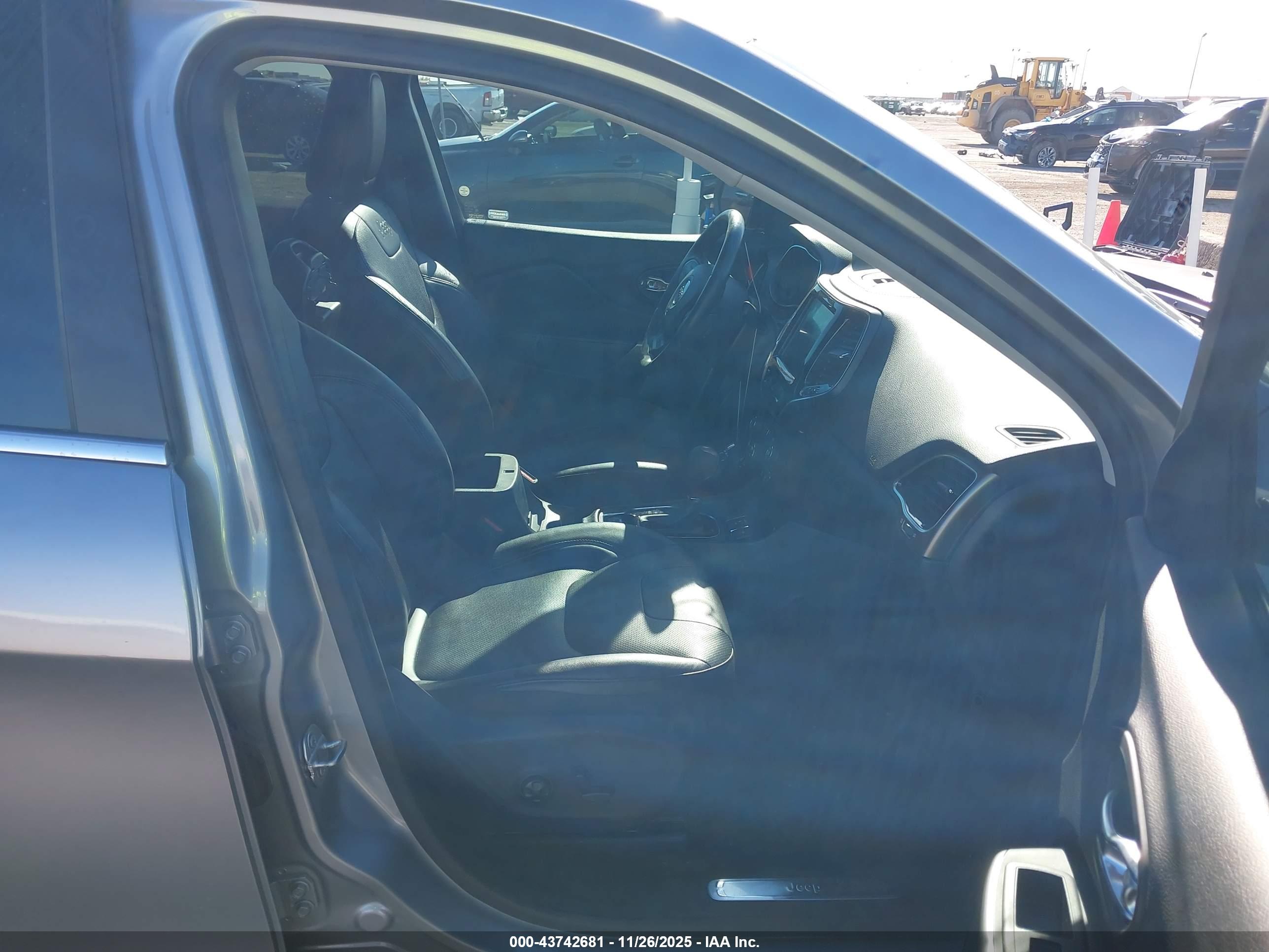 JEEP CHEROKEE image 5