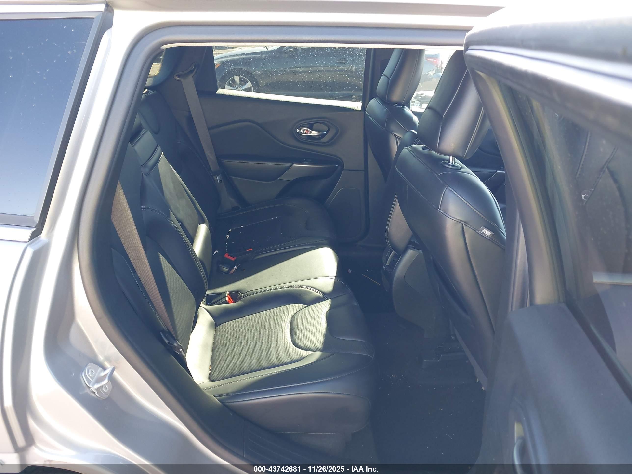 JEEP CHEROKEE image 8