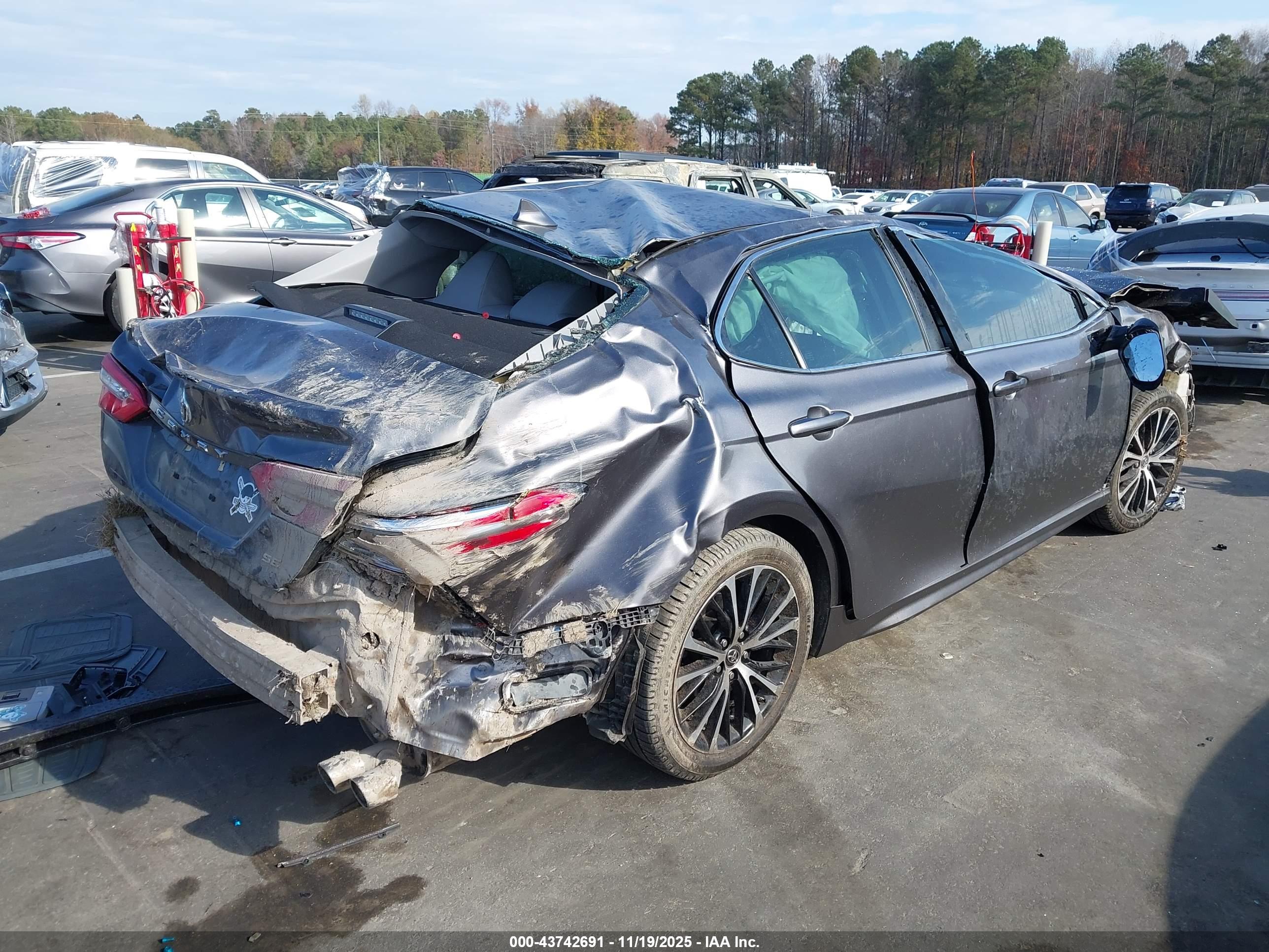 TOYOTA CAMRY image 4