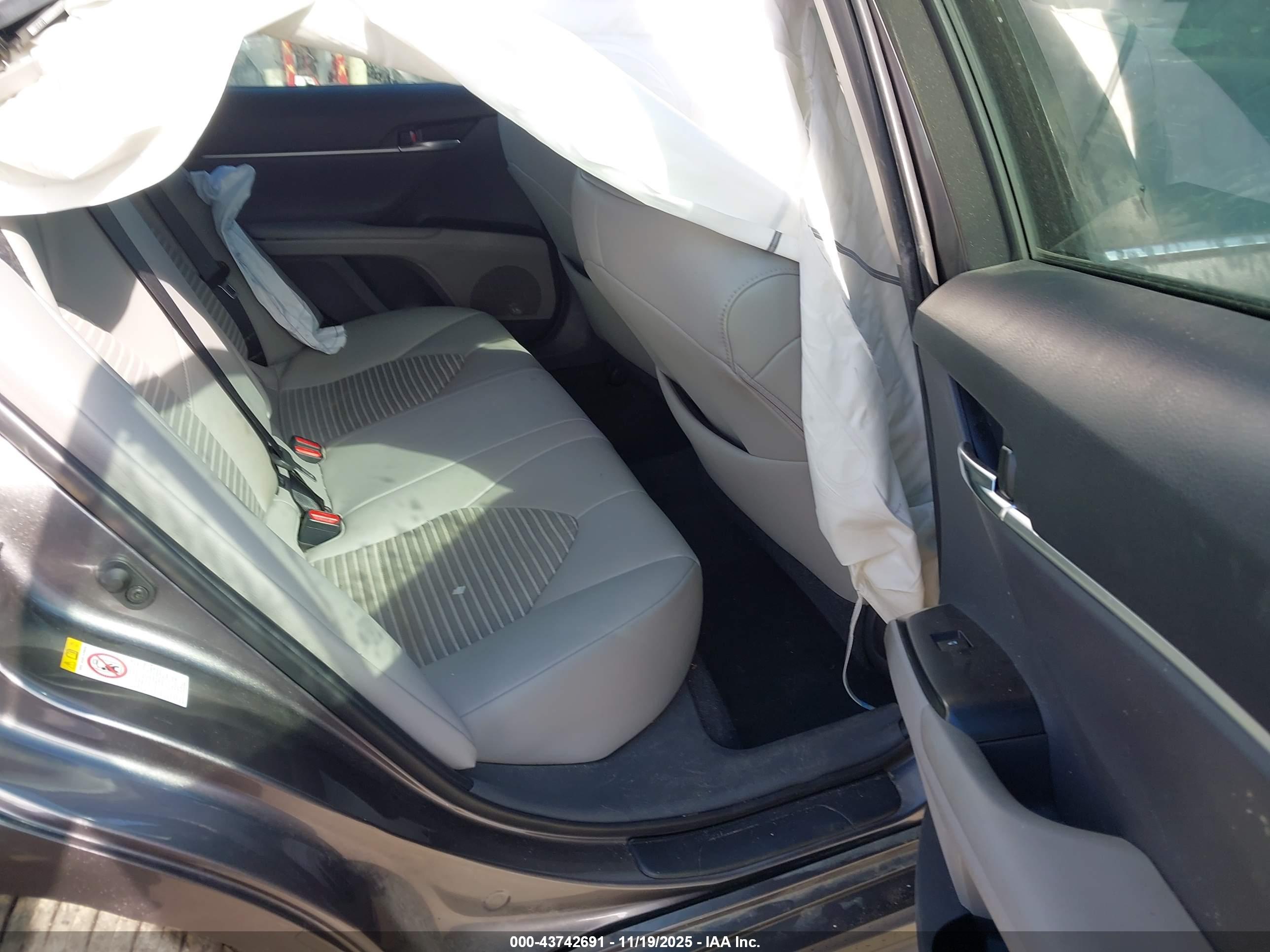 TOYOTA CAMRY image 8