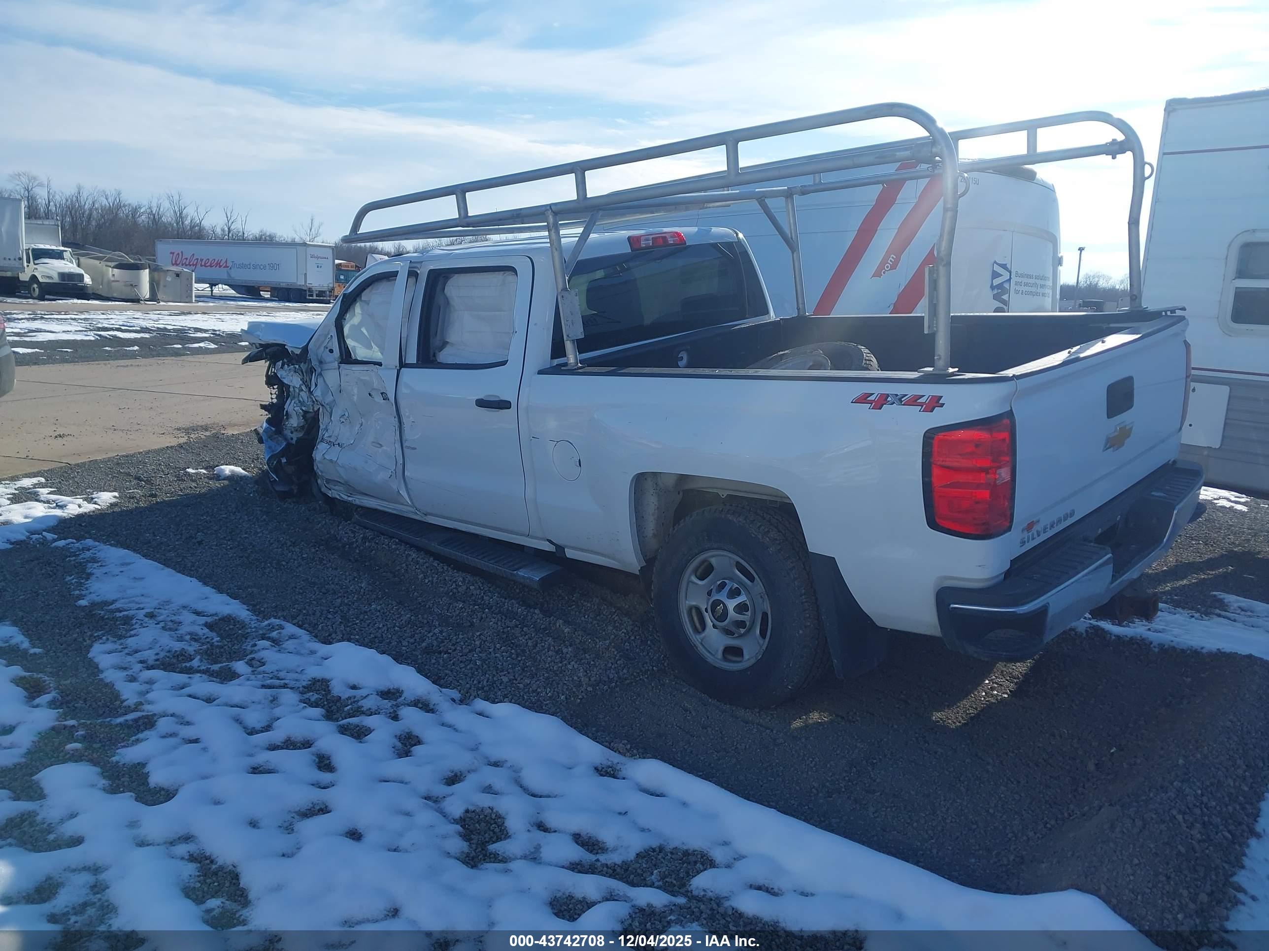 CHEVROLET SILVERADO image 3
