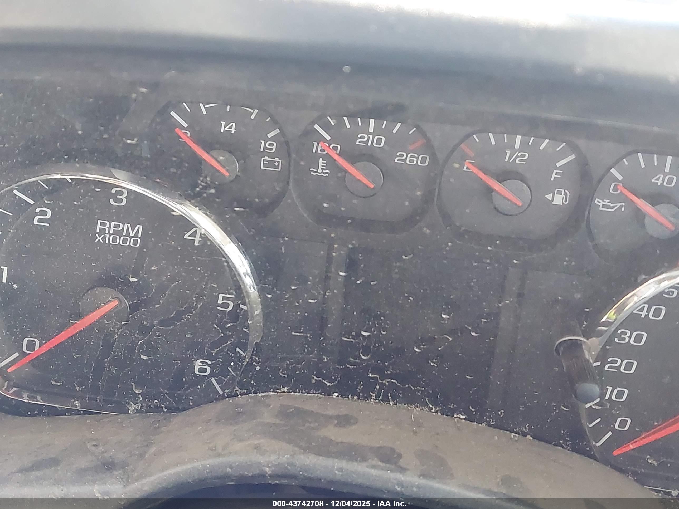 CHEVROLET SILVERADO image 6
