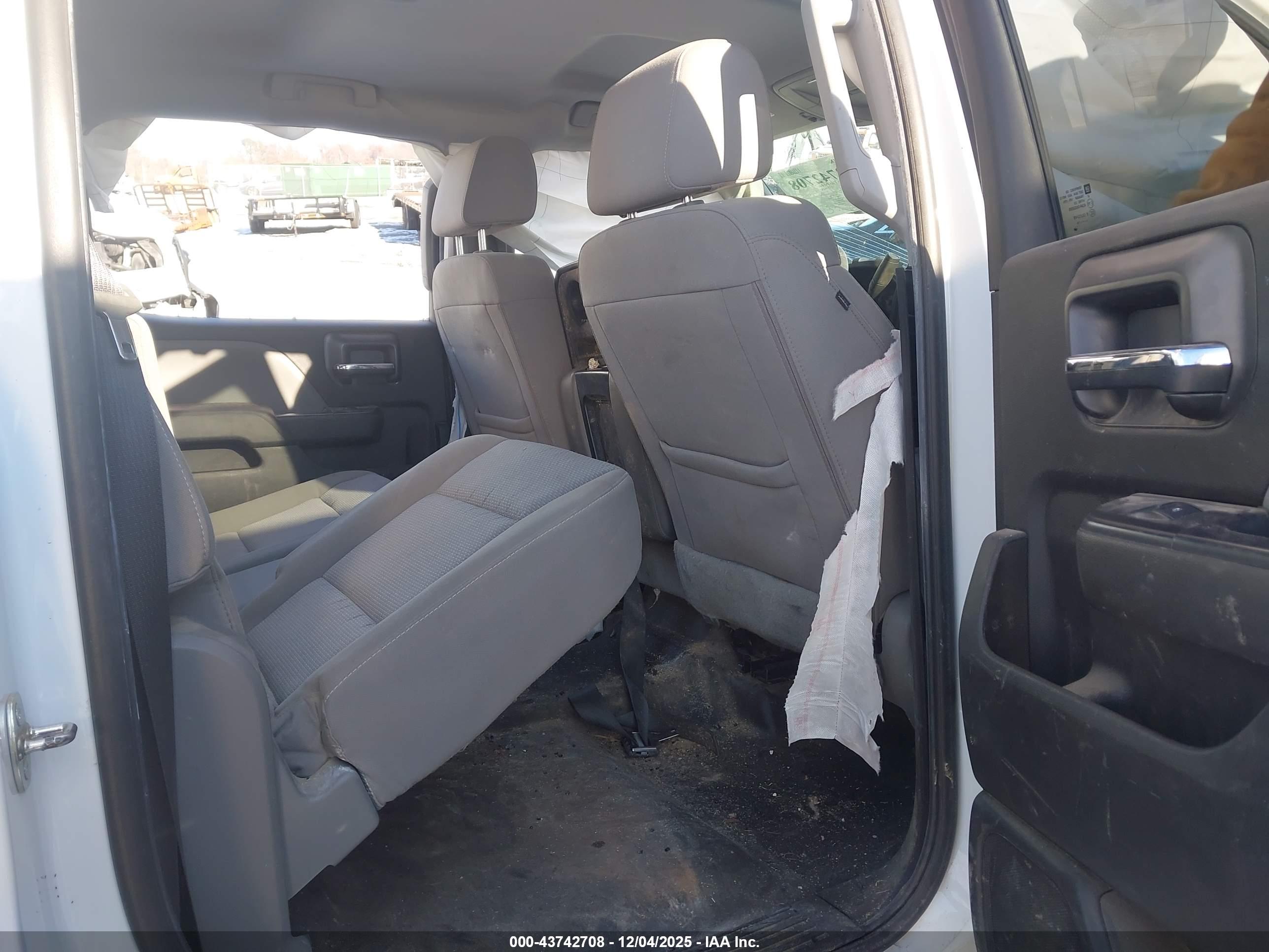 CHEVROLET SILVERADO image 8