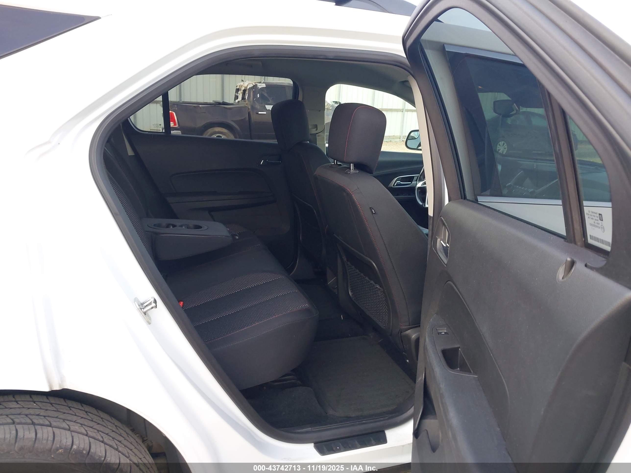 CHEVROLET EQUINOX image 8
