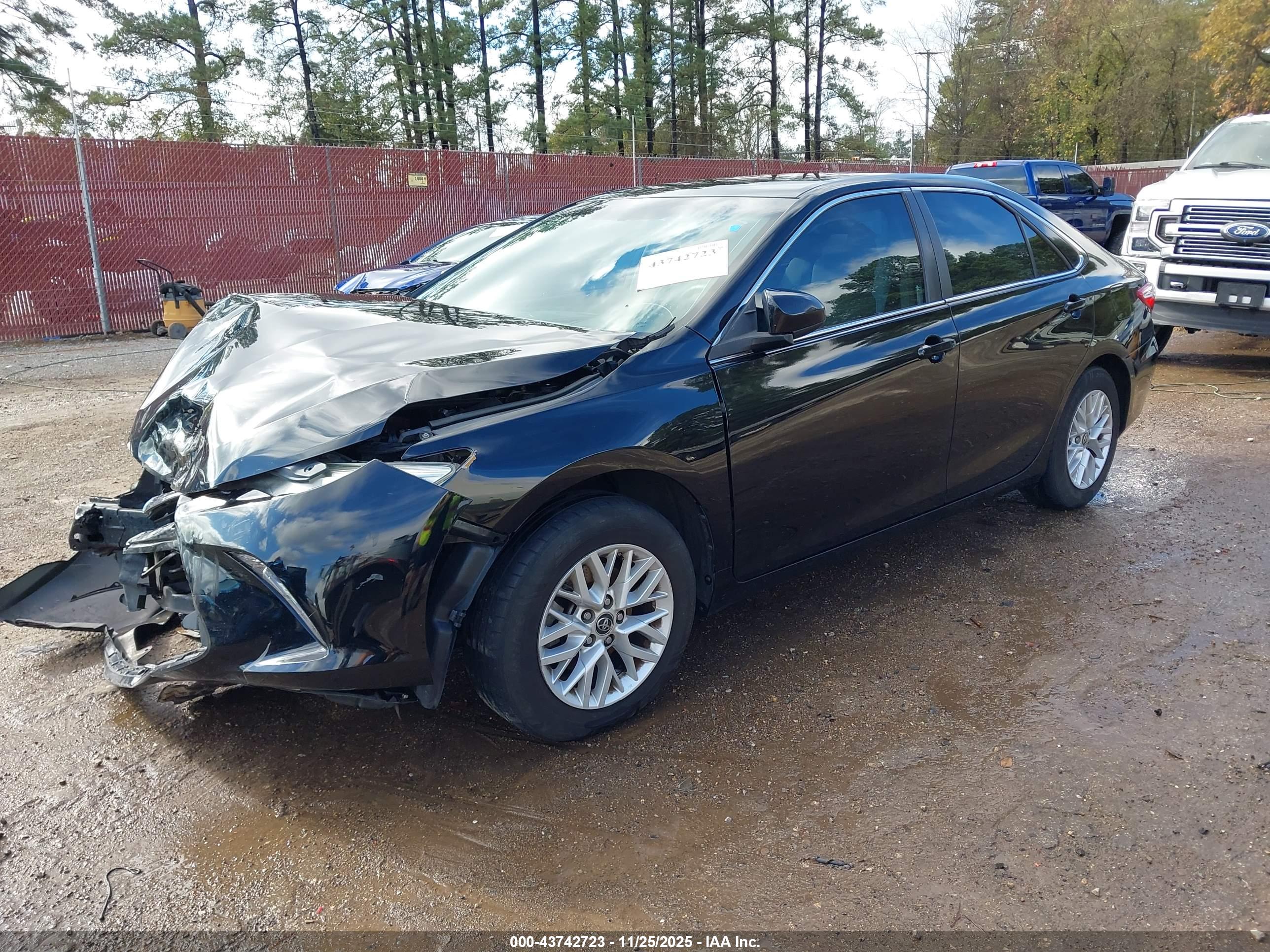 TOYOTA CAMRY image 2