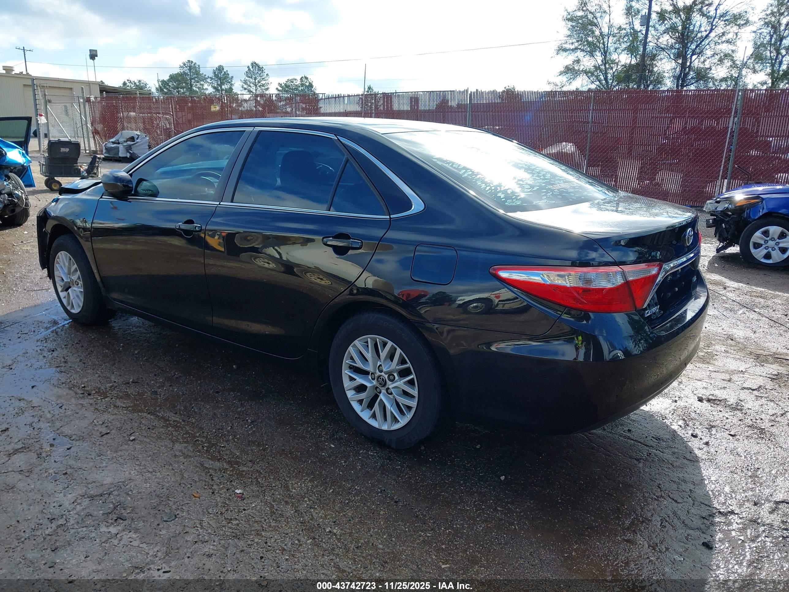 TOYOTA CAMRY image 3