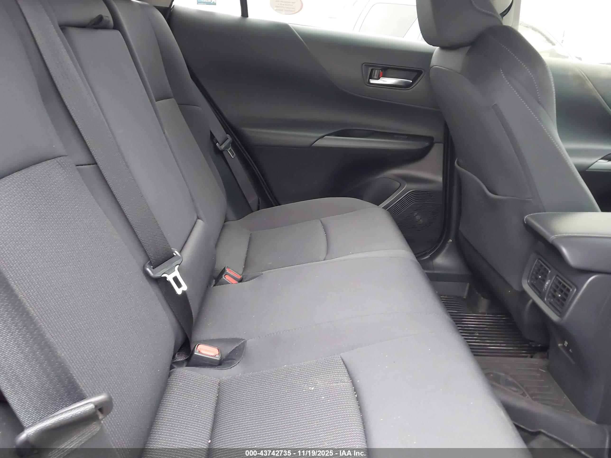 TOYOTA VENZA image 8