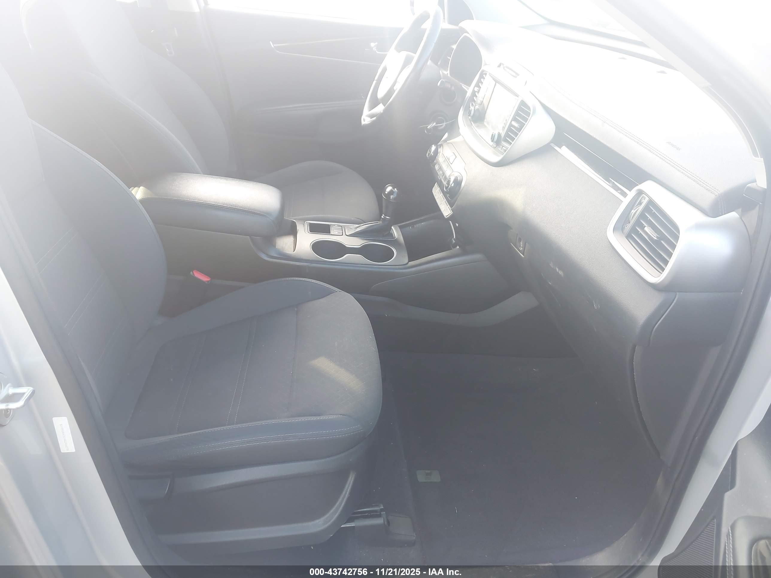 KIA SORENTO image 5