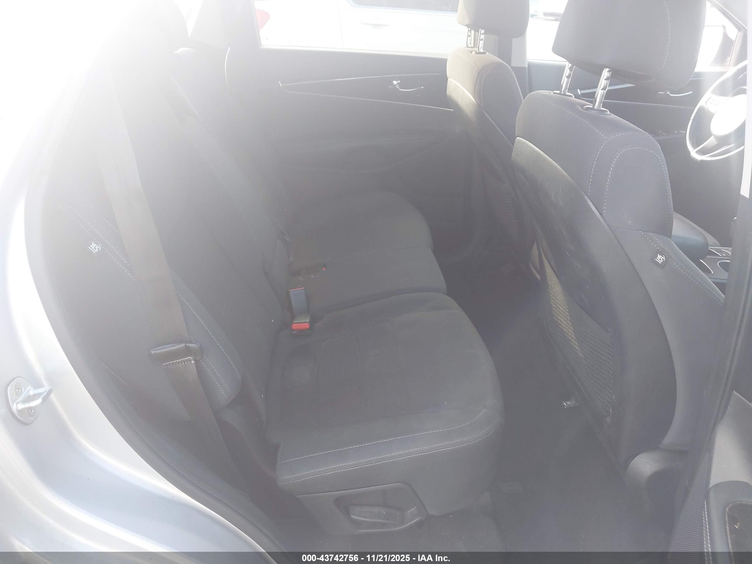 KIA SORENTO image 8