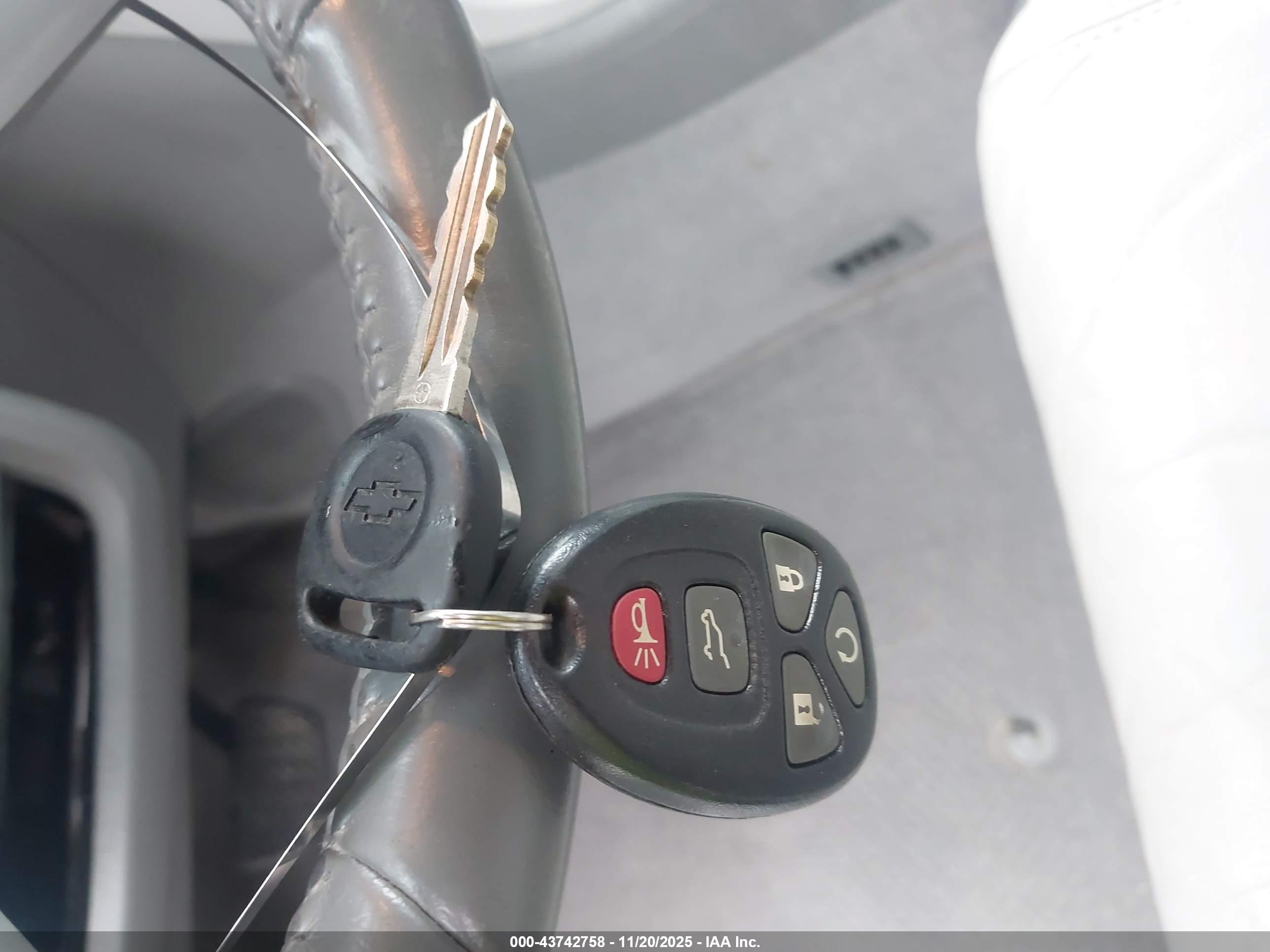 CHEVROLET TRAVERSE image 11