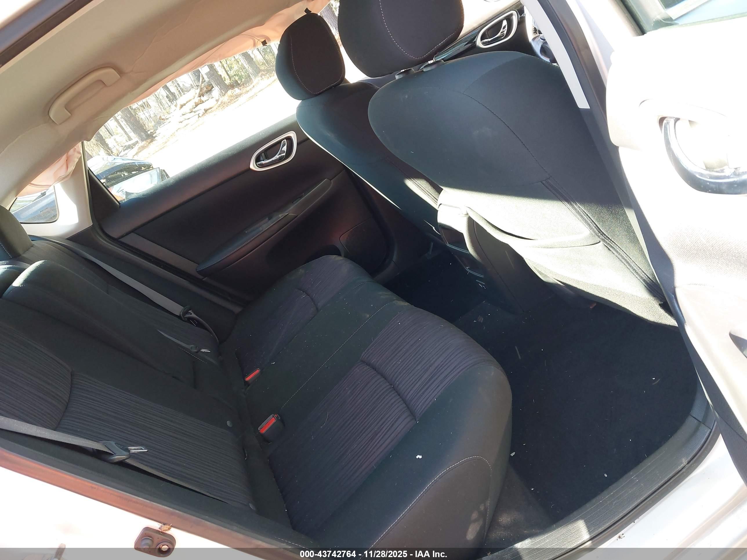 NISSAN SENTRA image 8