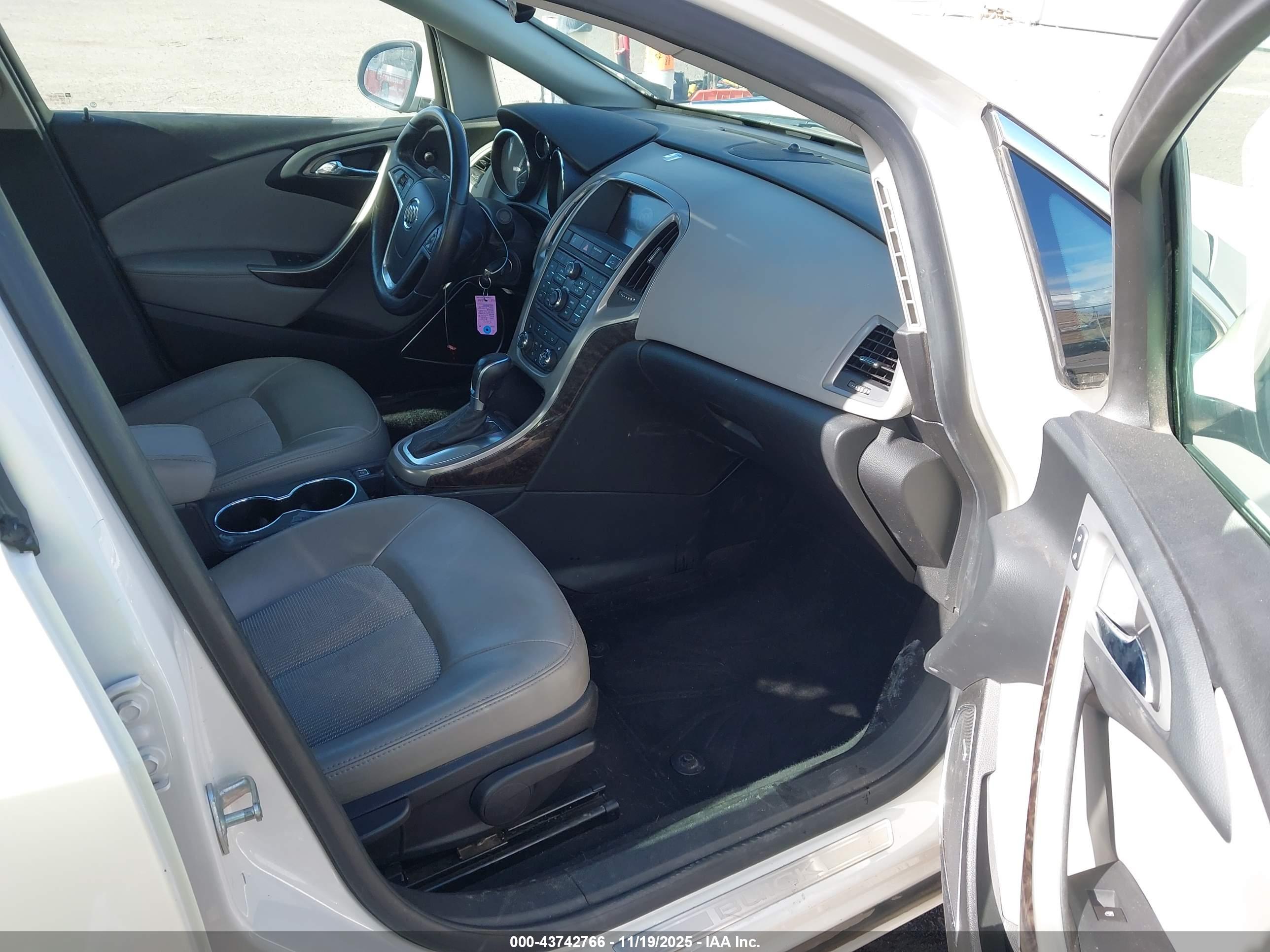 BUICK VERANO image 5