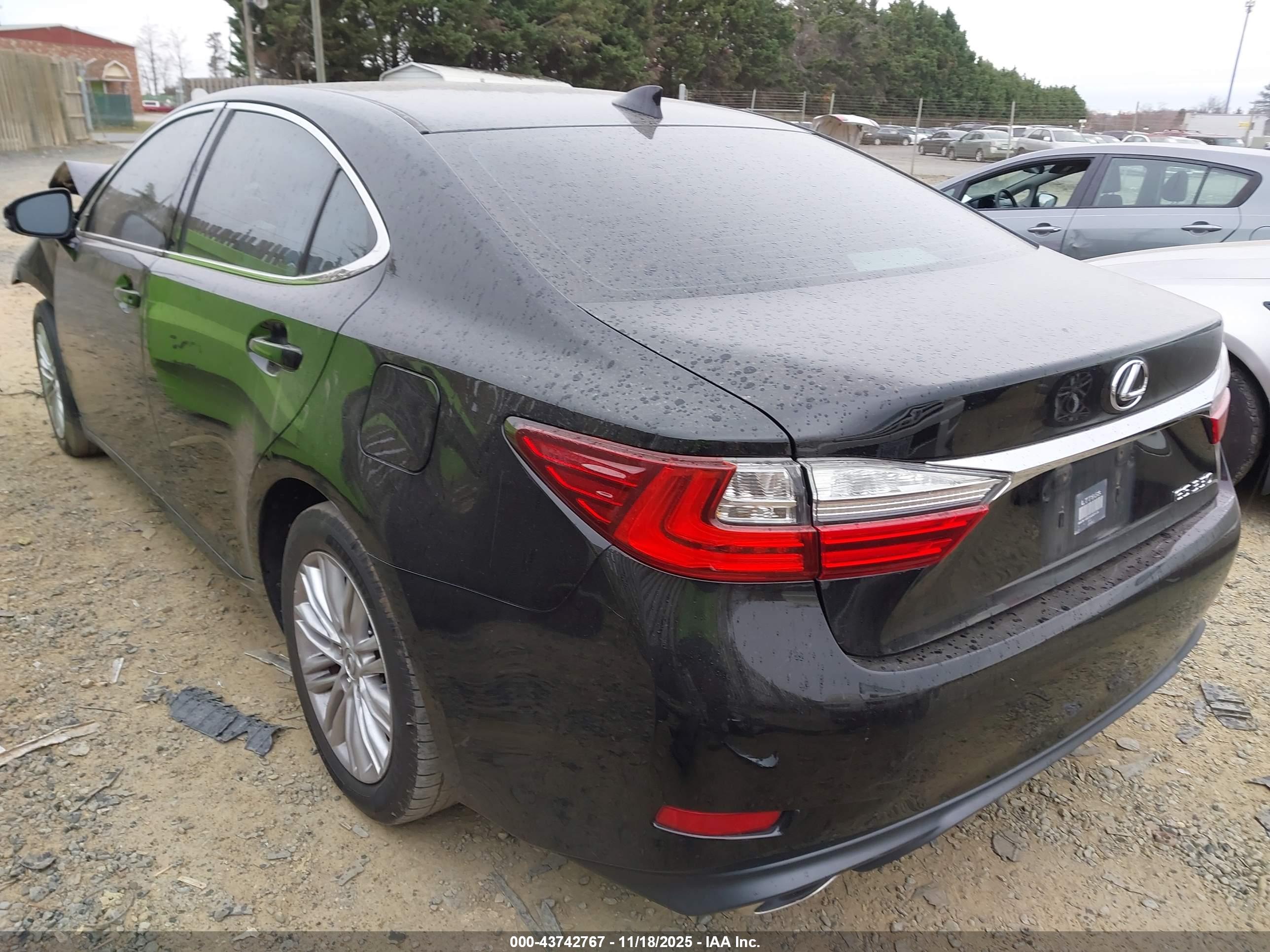 LEXUS ES image 3