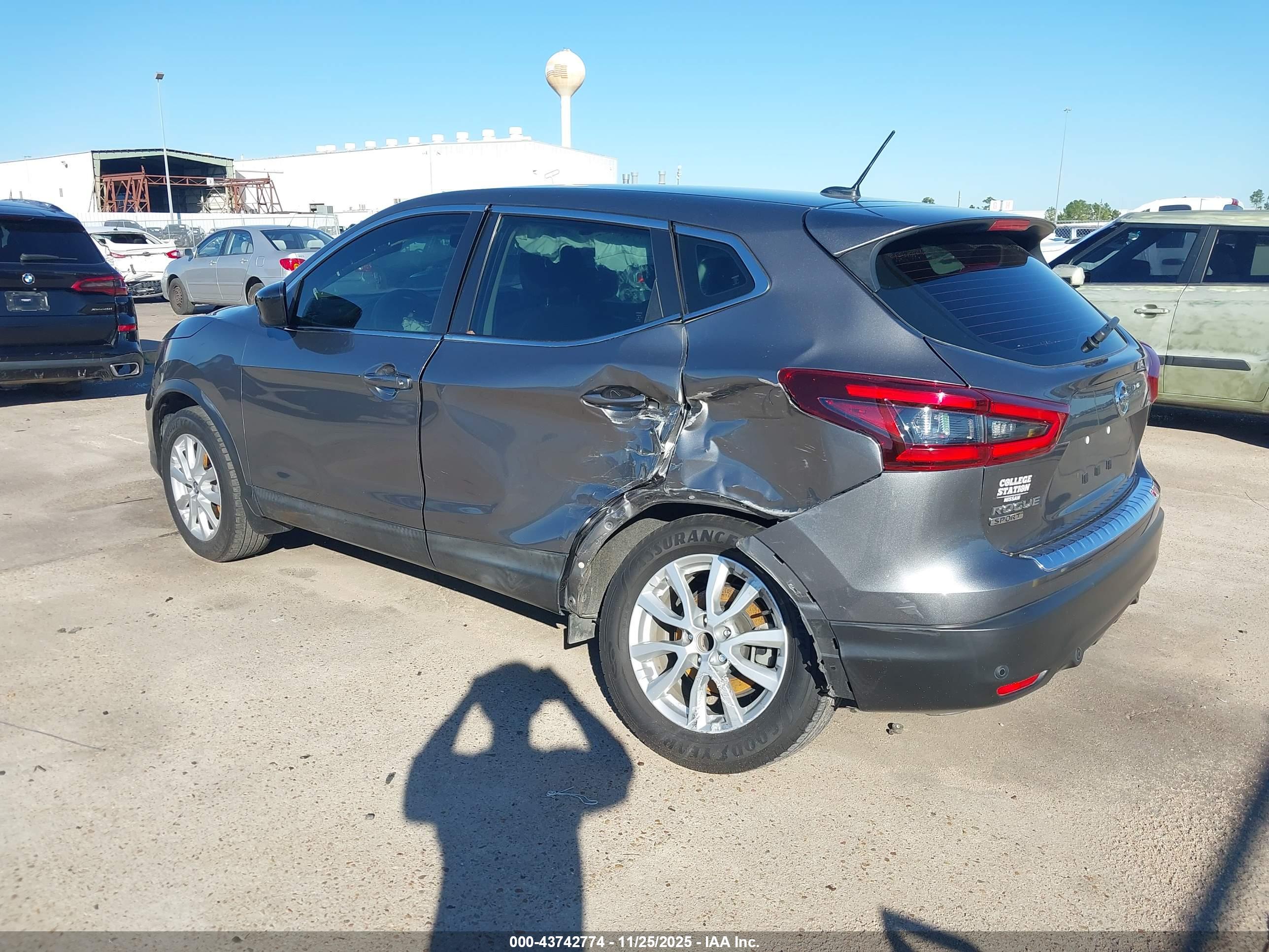 NISSAN ROGUE image 3