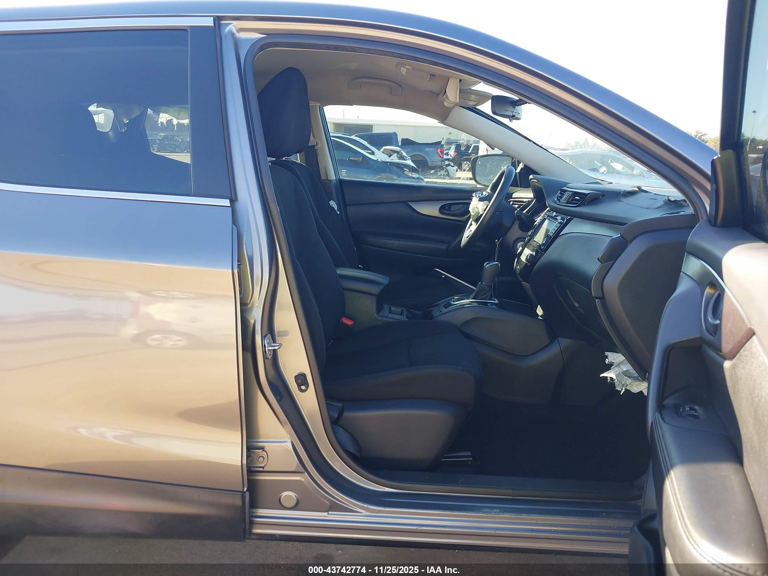 NISSAN ROGUE image 5