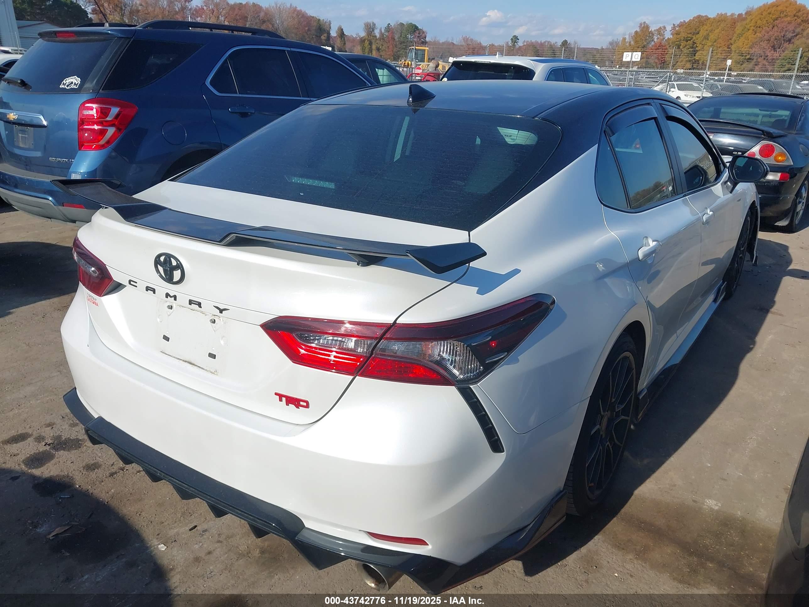 TOYOTA CAMRY image 4