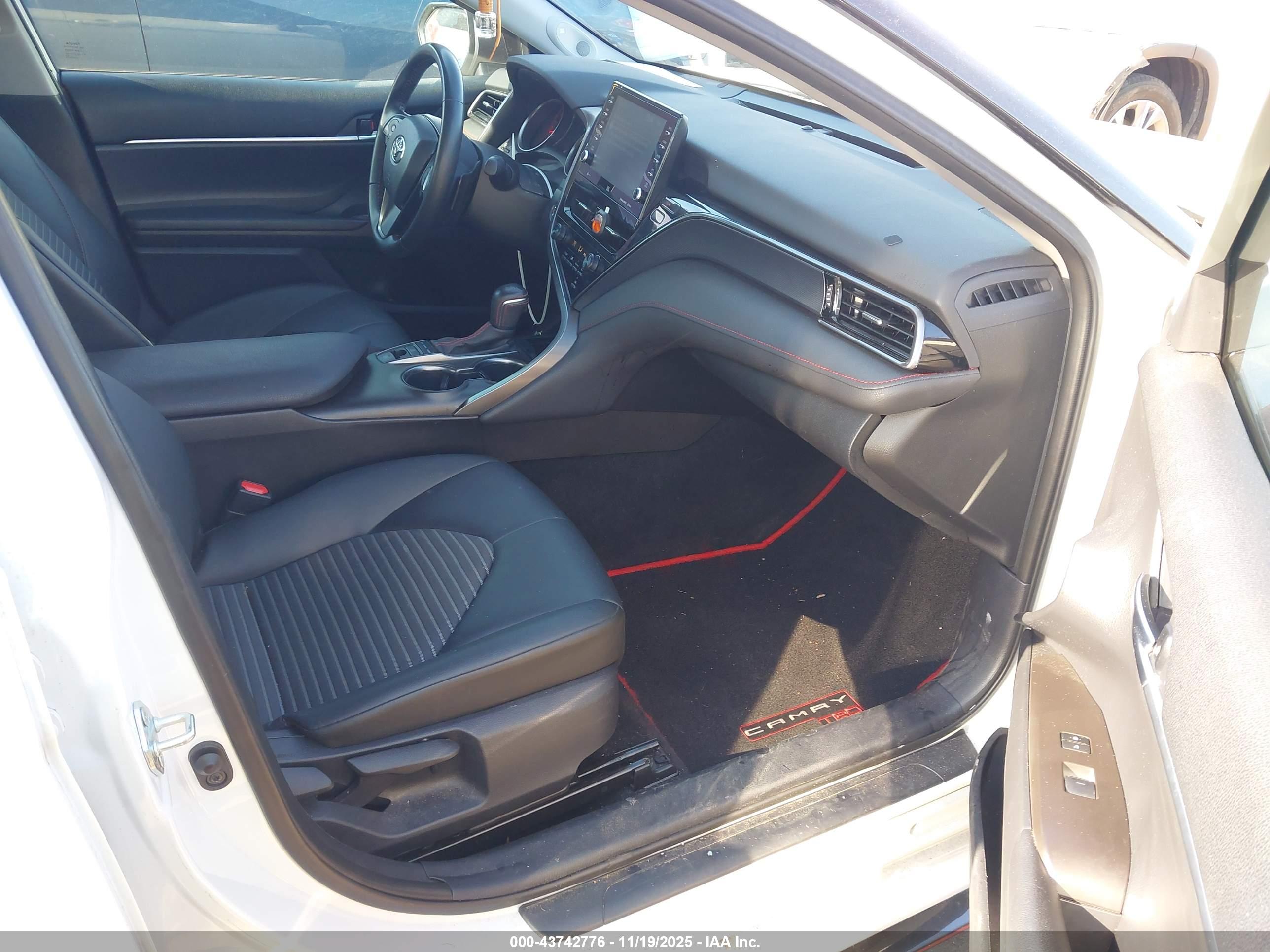 TOYOTA CAMRY image 5