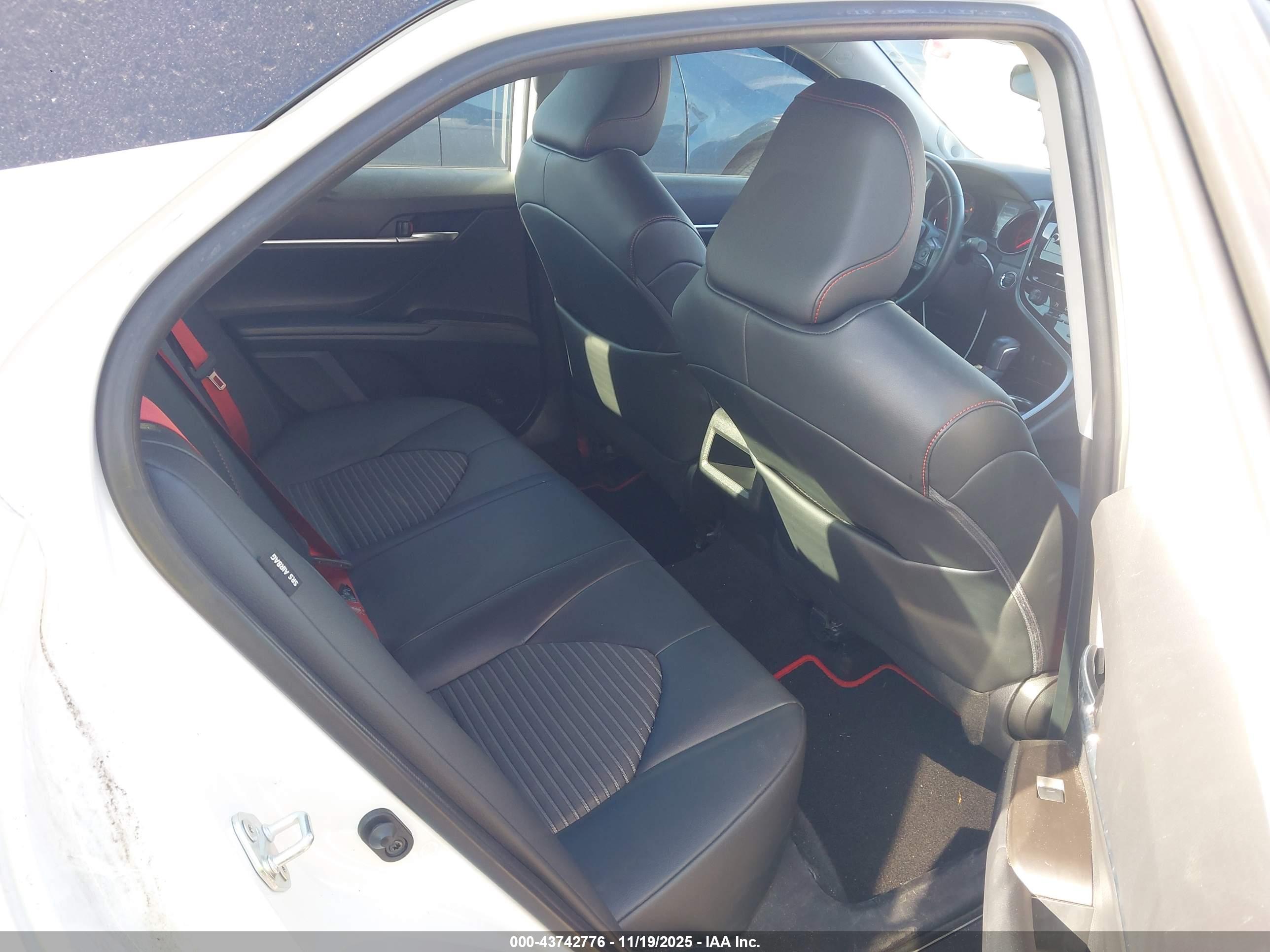 TOYOTA CAMRY image 8
