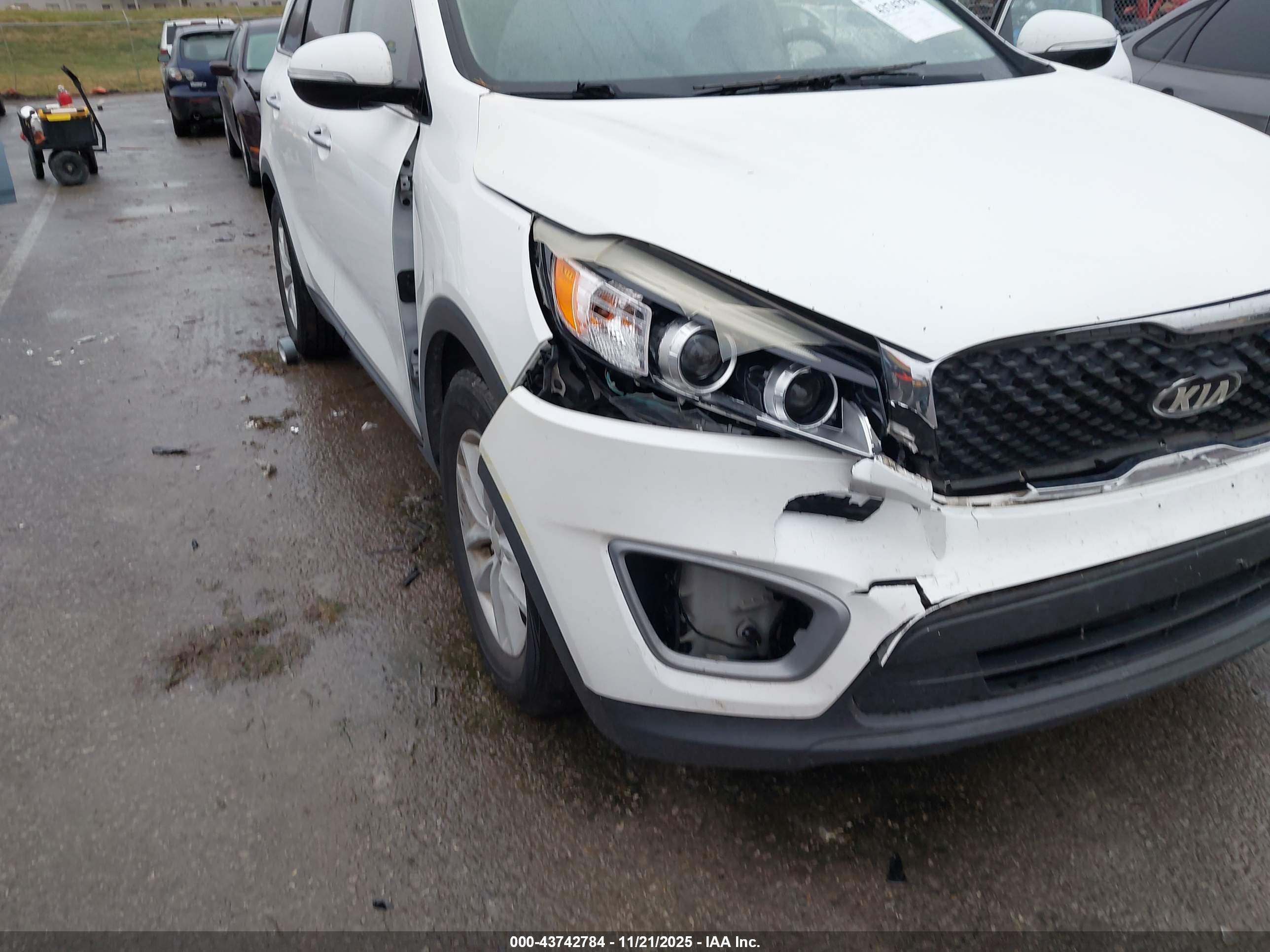 KIA SORENTO image 6