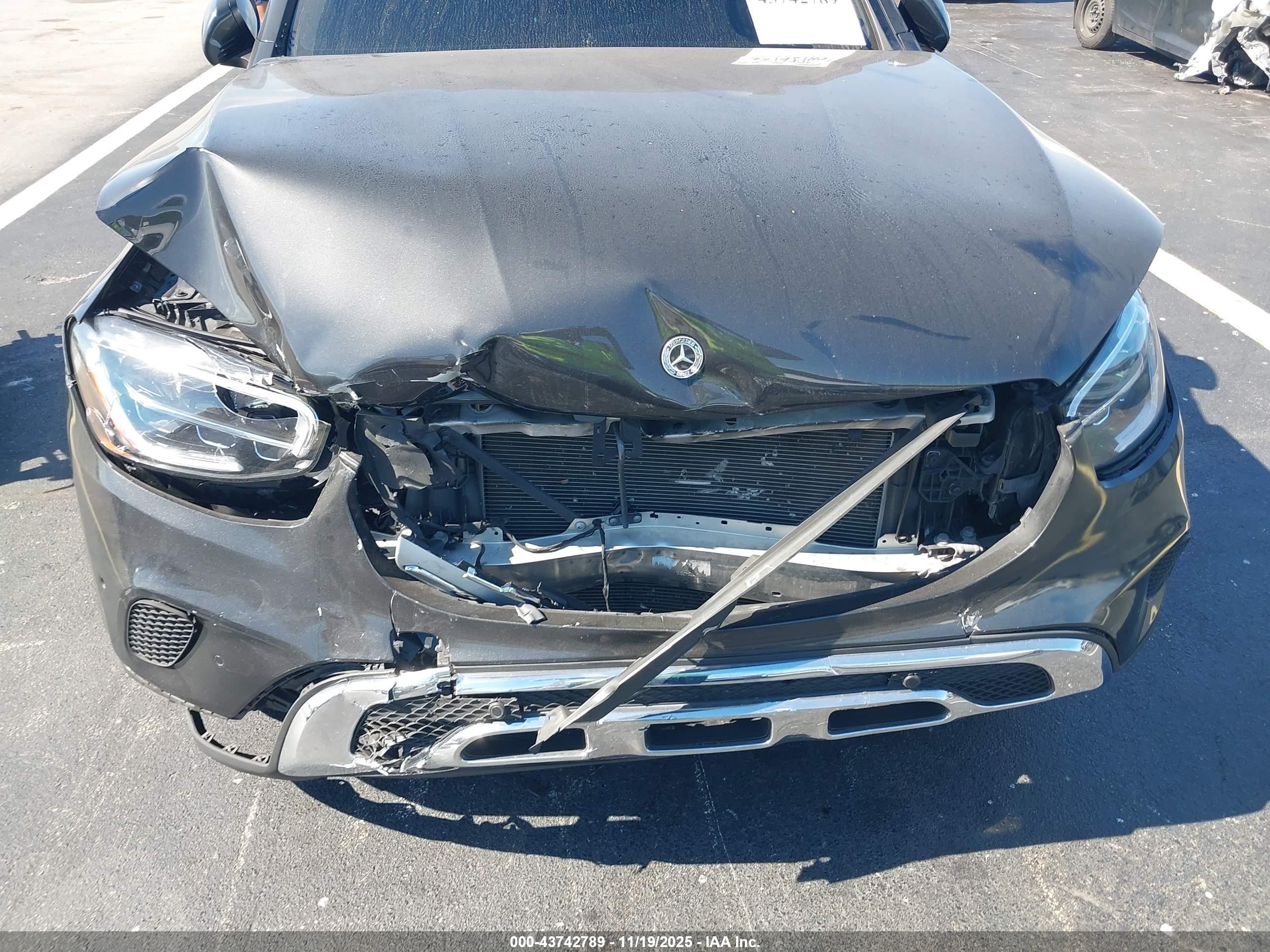 MERCEDES-BENZ GLC image 6