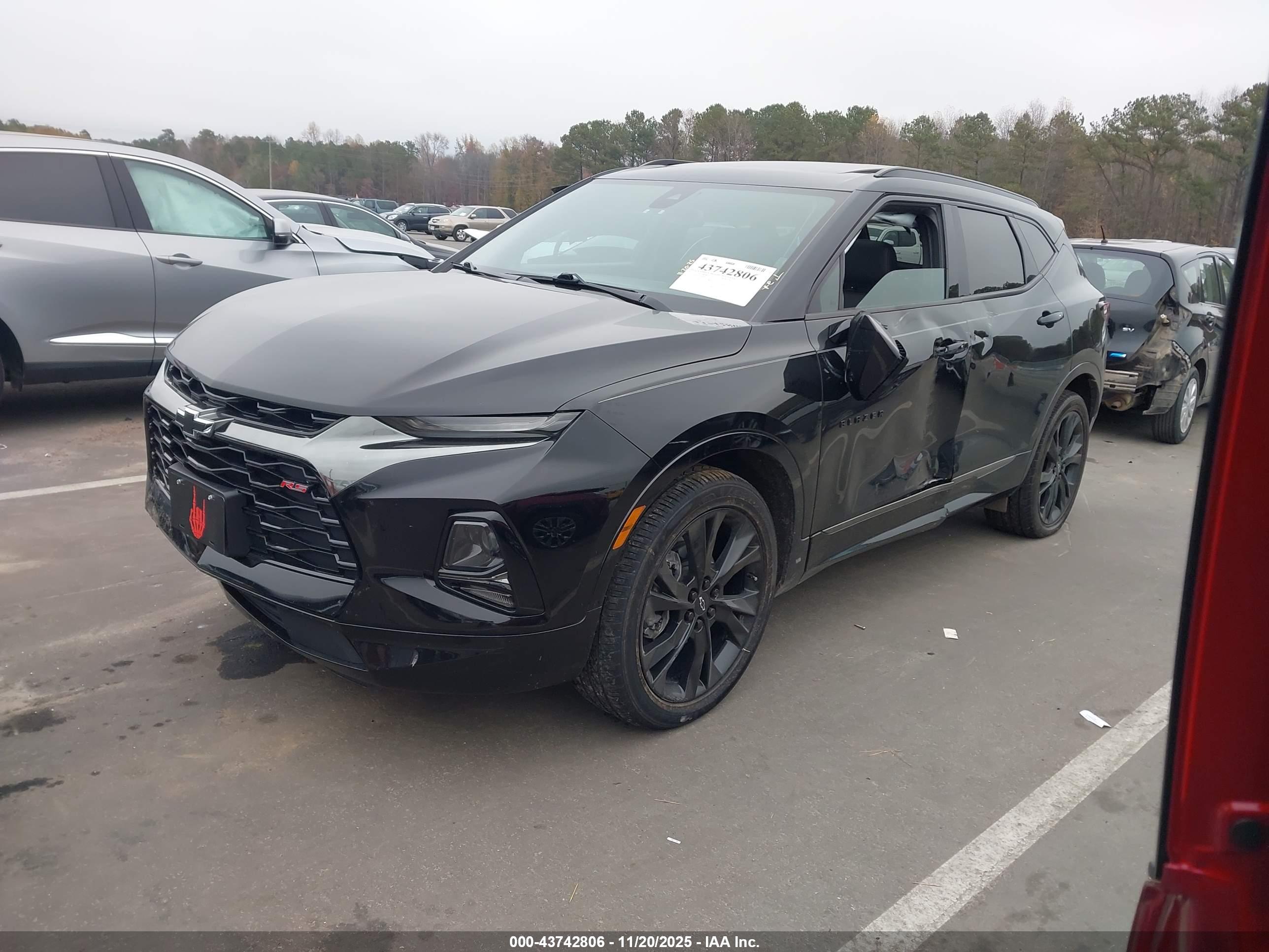 CHEVROLET BLAZER image 2