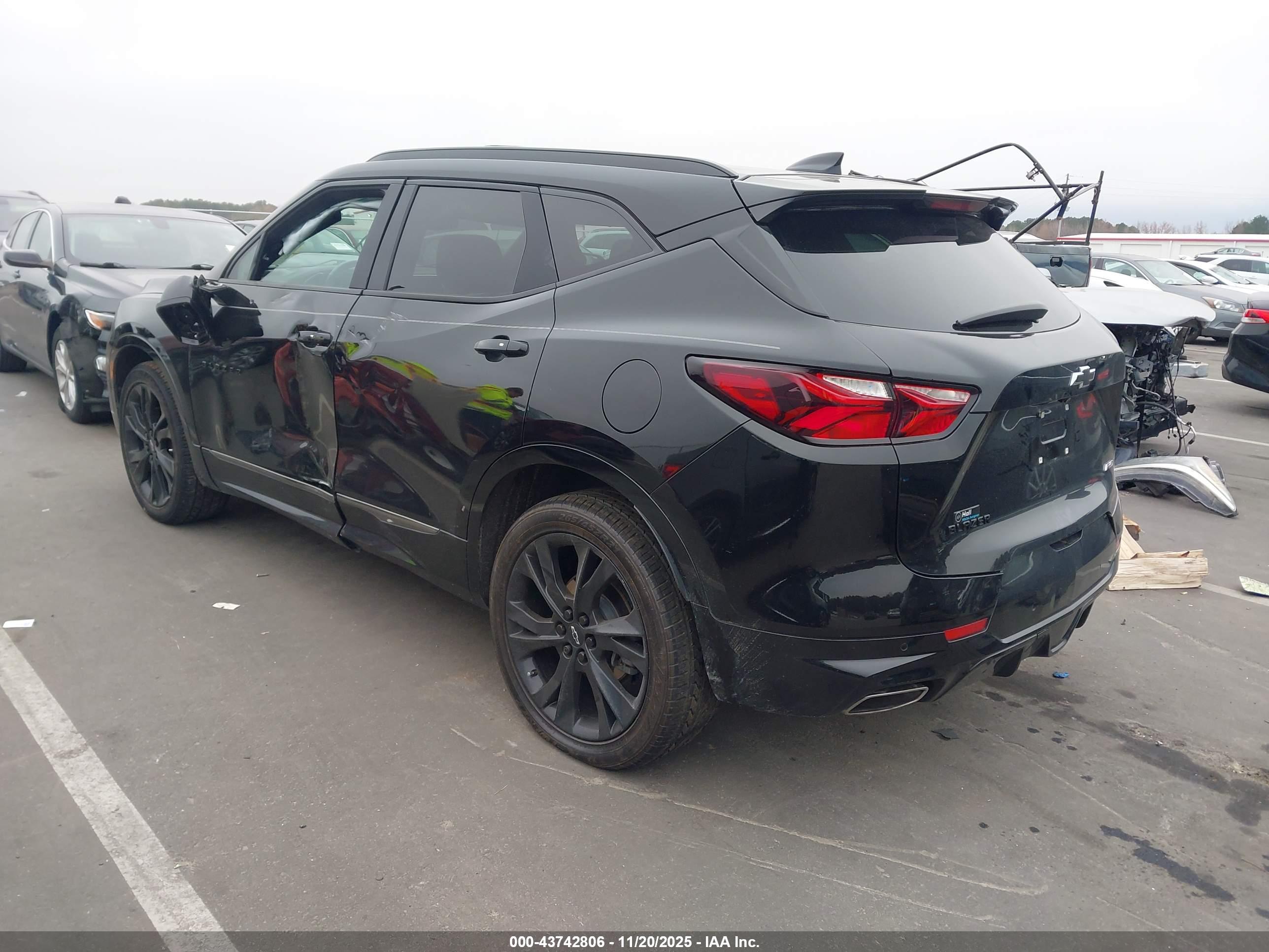 CHEVROLET BLAZER image 3