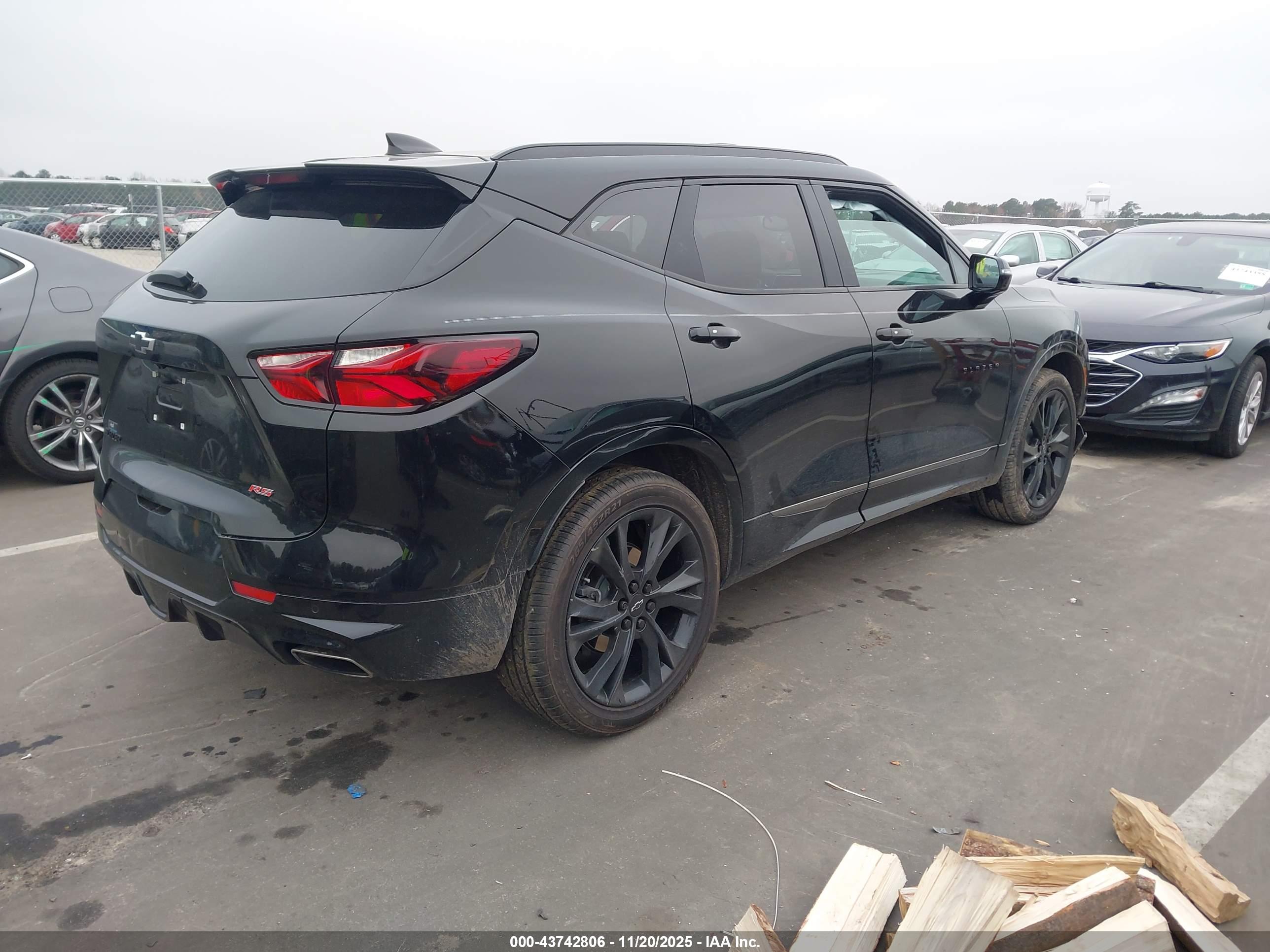 CHEVROLET BLAZER image 4