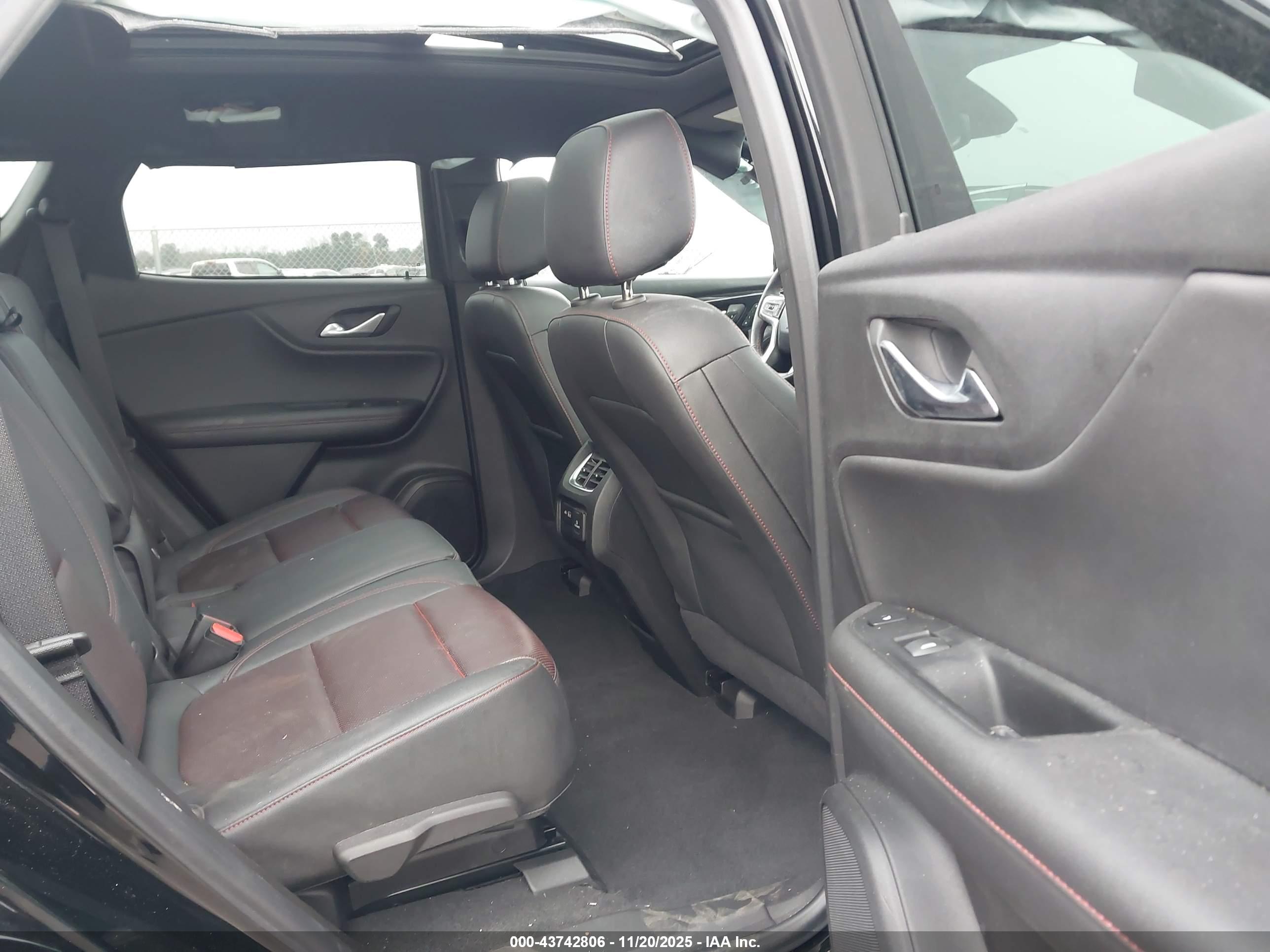 CHEVROLET BLAZER image 8