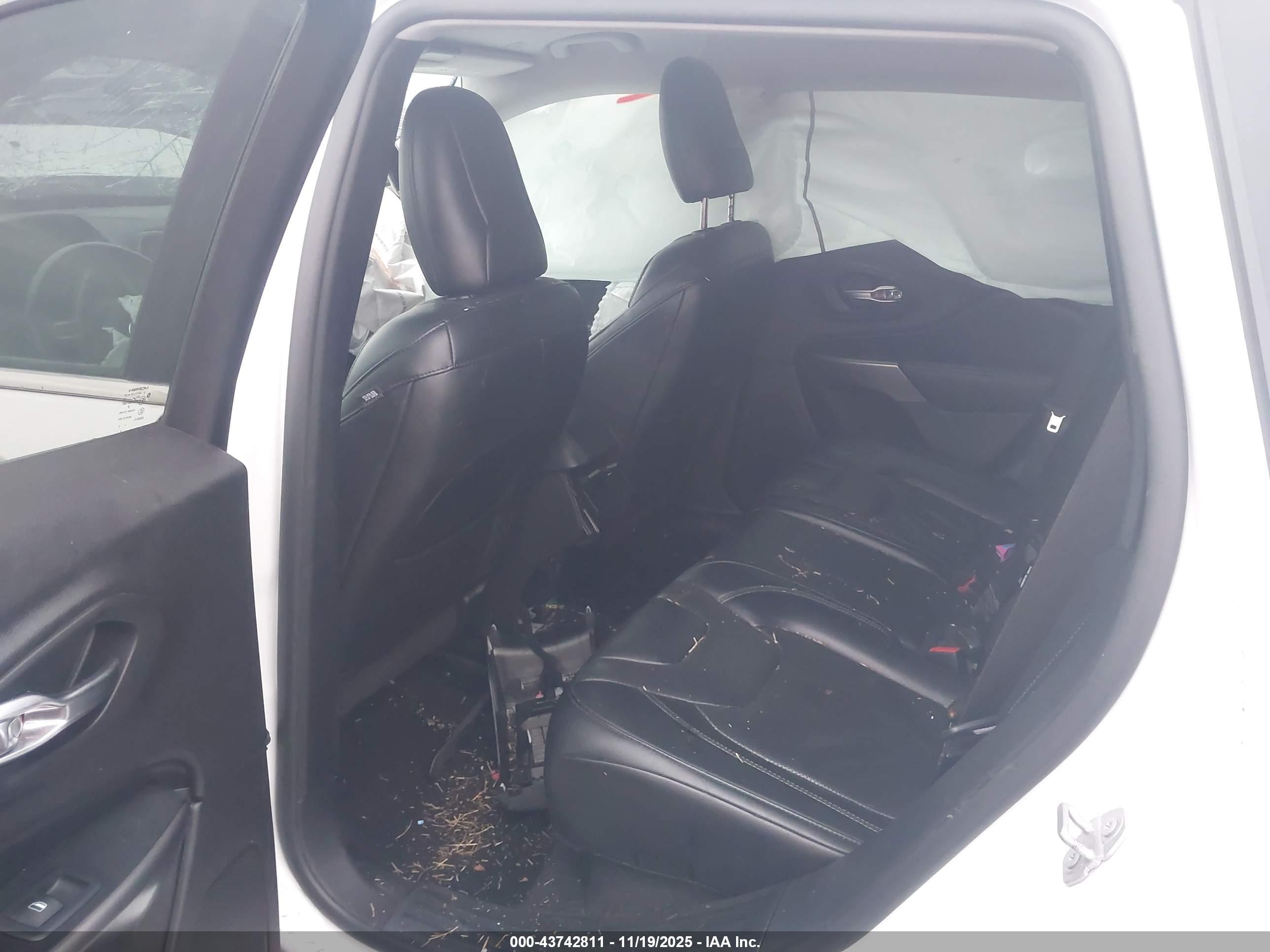JEEP CHEROKEE image 8
