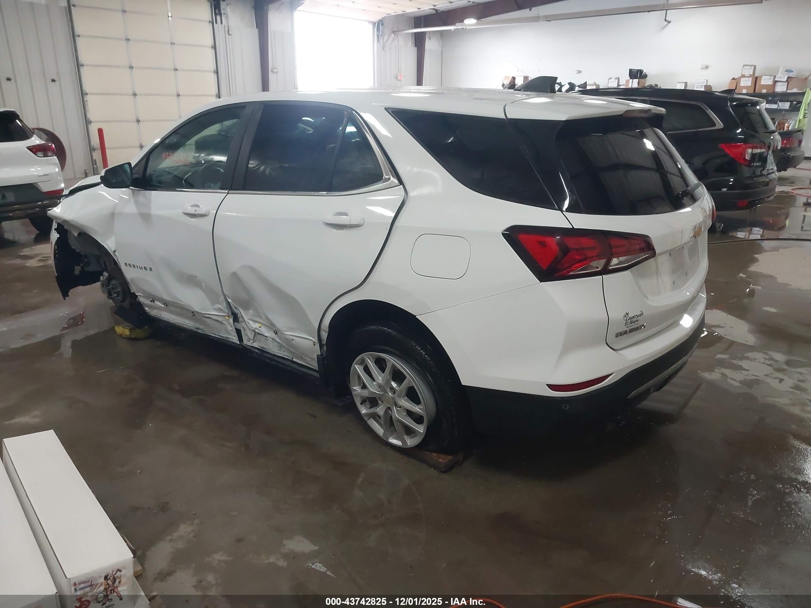 CHEVROLET EQUINOX image 3